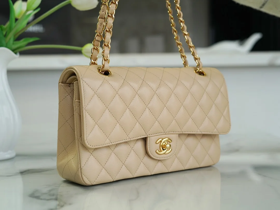 Chanel Classic Flap 25cm - description_image5