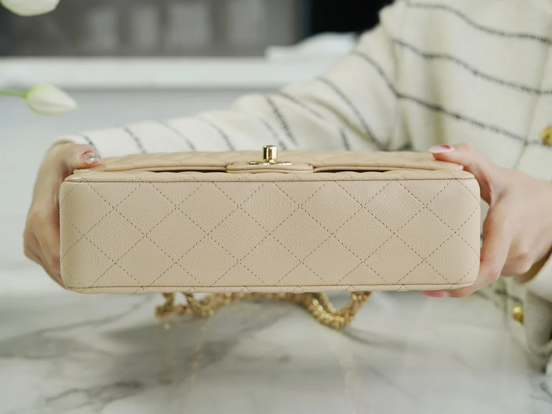 Chanel Classic Flap 25cm - description_image7