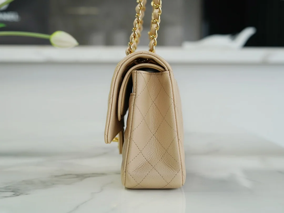 Chanel Classic Flap 25cm - description_image8