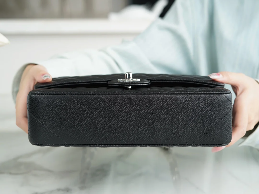 Chanel Classic Flap 25cm - description_image5