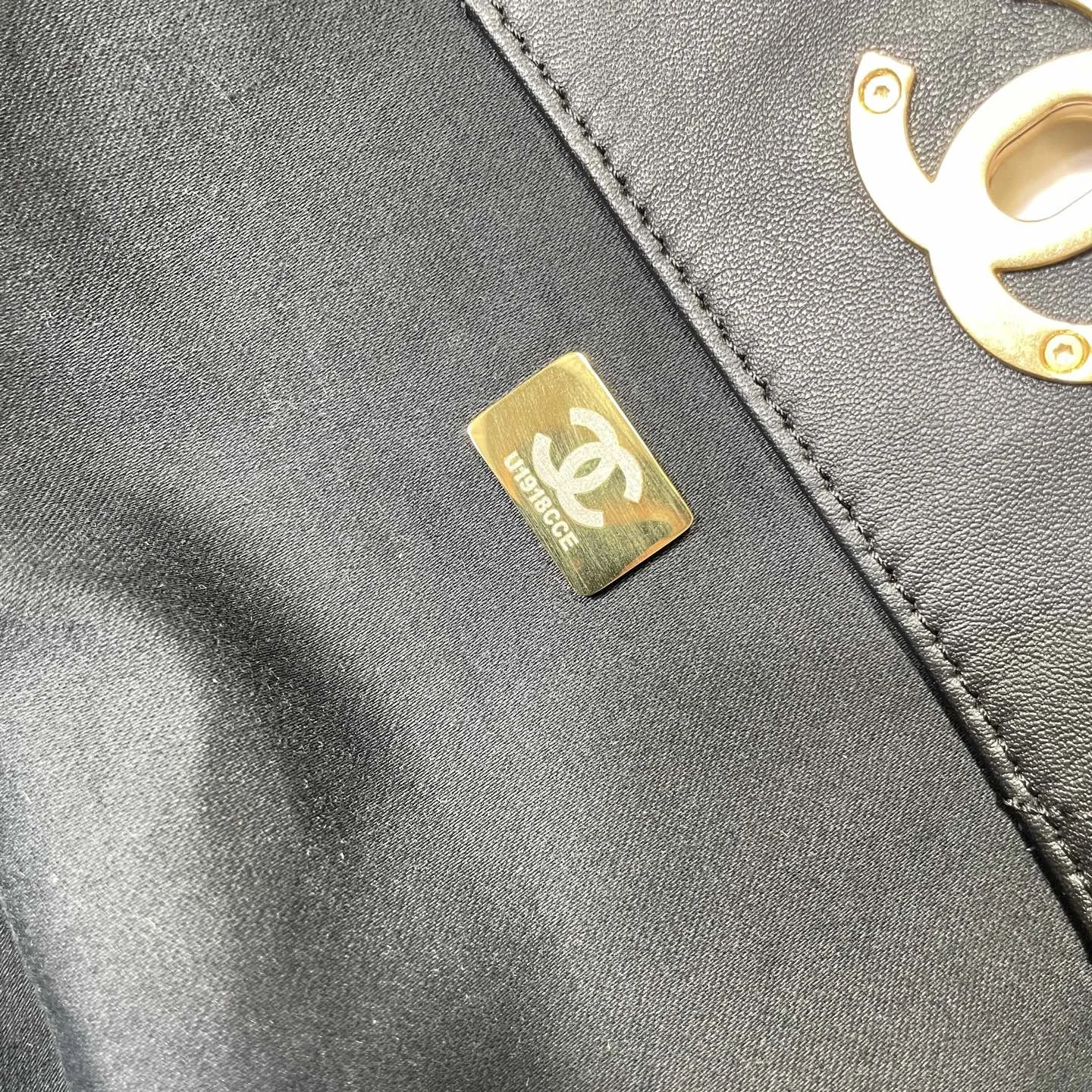 Chanel Tote 31 x 47 x 11 cm - description_image9