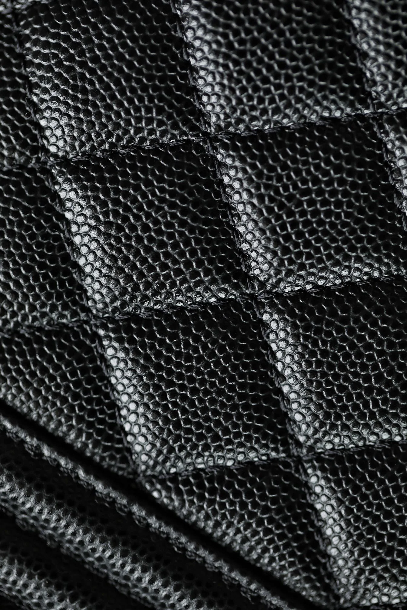 Chanel Boy Le Boy Medium Diamond Quilted Pebble-Grain Cowhide Bag 25x15x9 cm - description_image3