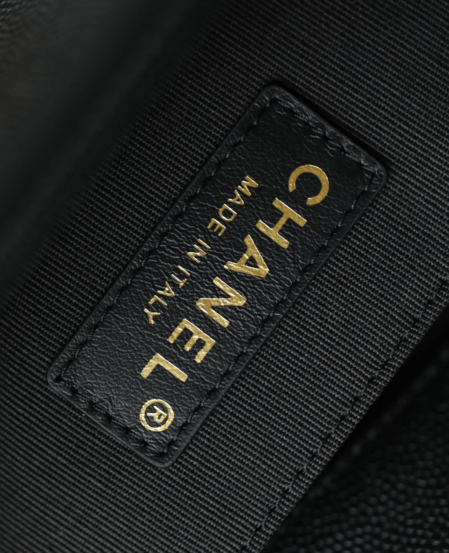 Chanel Boy Le Boy Medium Diamond Quilted Pebble-Grain Cowhide Bag 25x15x9 cm - description_image9