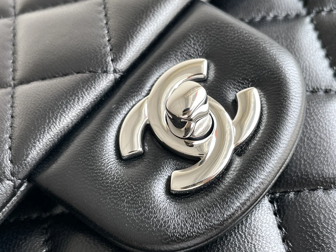 Chanel Classic Flap Medium 15.5x25.5x6.5 cm - description_image5