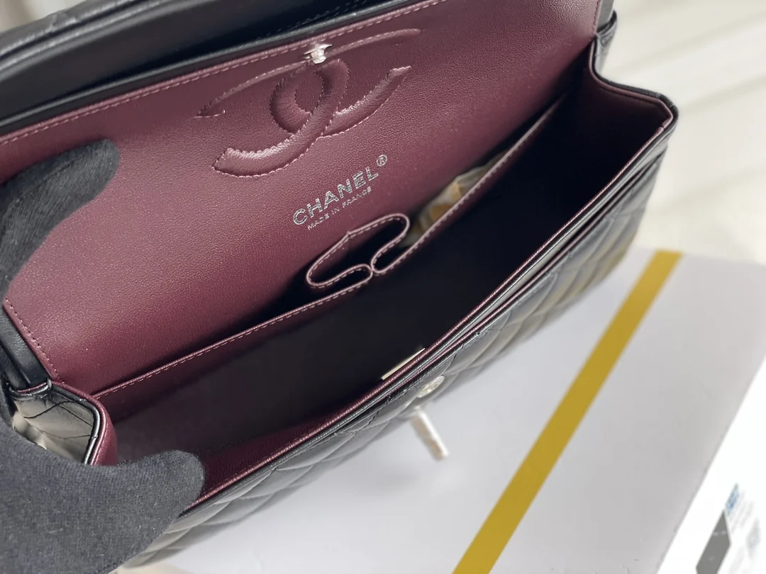 Chanel Classic Flap Medium 15.5x25.5x6.5 cm - description_image8