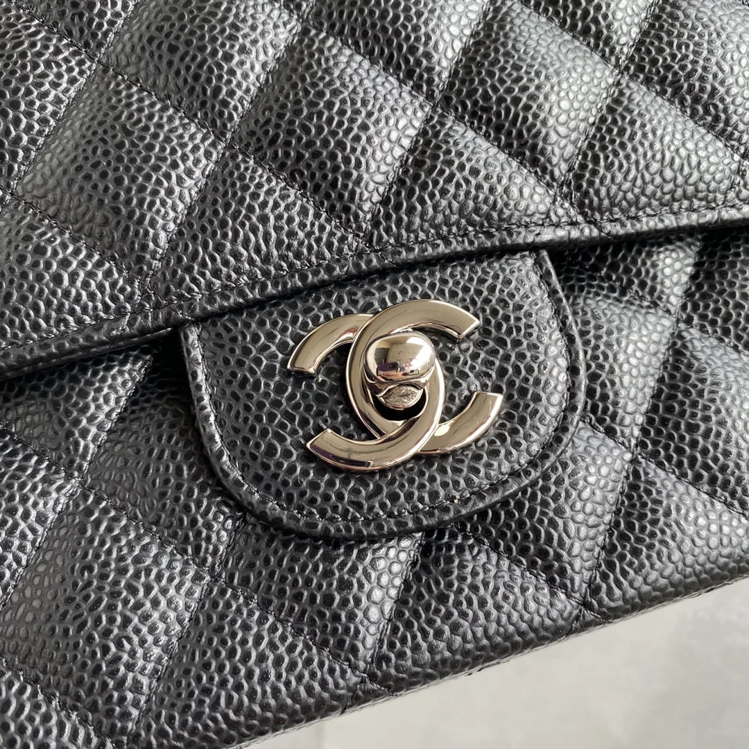 Chanel Classic Flap Bag A01112 15.5x25.5x6.5 cm - description_image3