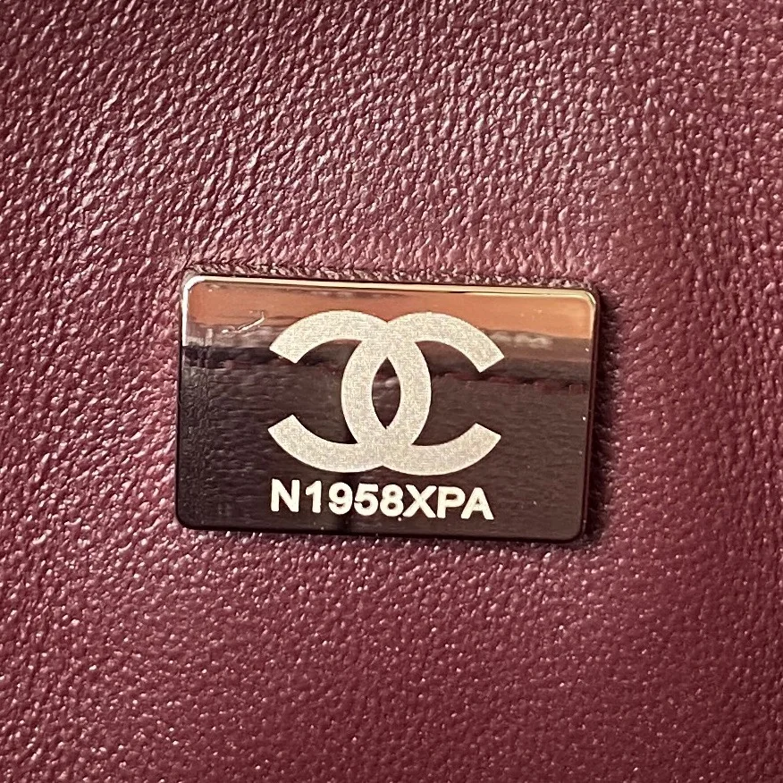 Chanel Classic Flap Bag A01112 15.5x25.5x6.5 cm - description_image9