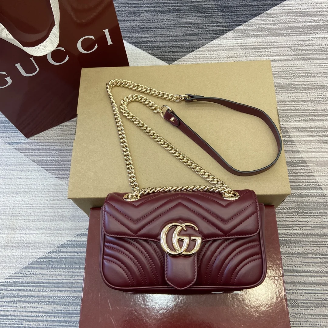 Gucci GG Marmont Quilted Mini Bag 22x13x6 cm Gucci GG Marmont Quilted Mini Bag 22x13x6 cm - description_image2