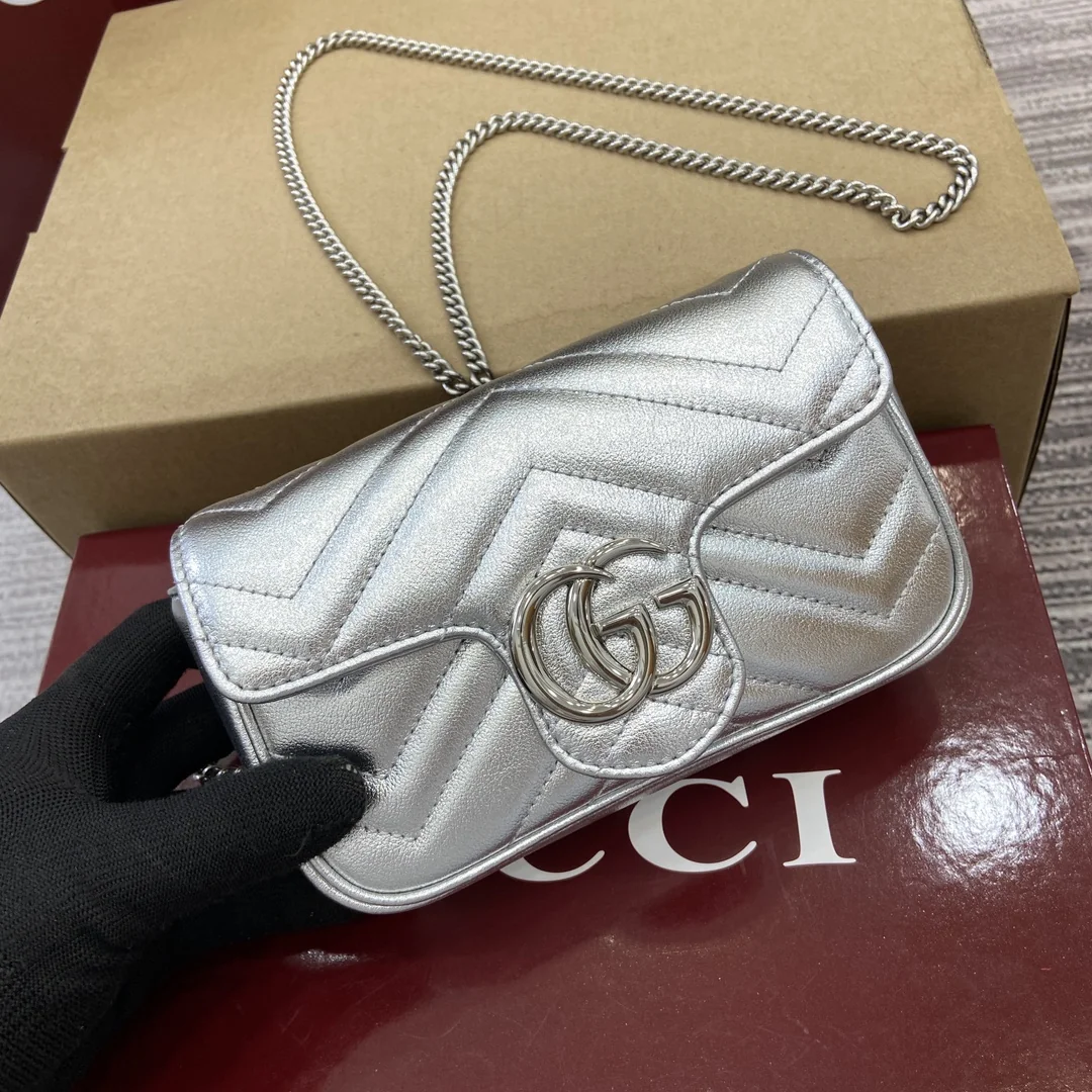 Gucci GG Marmont Super Mini Handbag 16.5 x 10 x 4.5 cm - description_image1