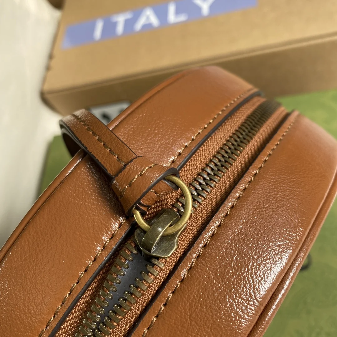 Gucci GG Marmont Round All-Leather Crossbody Bag 18.5x18.5x4.5 cm - description_image4