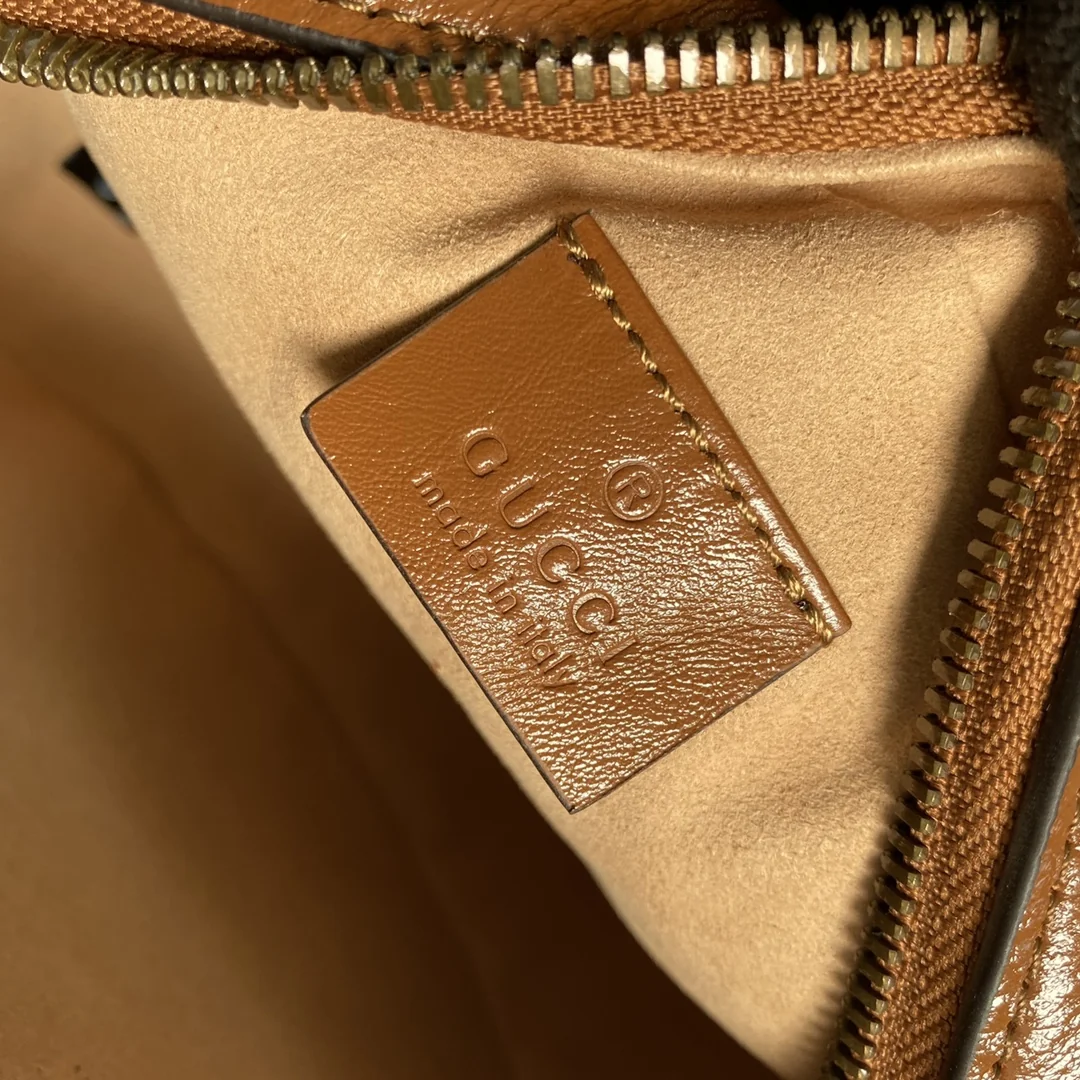 Gucci GG Marmont Round All-Leather Crossbody Bag 18.5x18.5x4.5 cm - description_image9