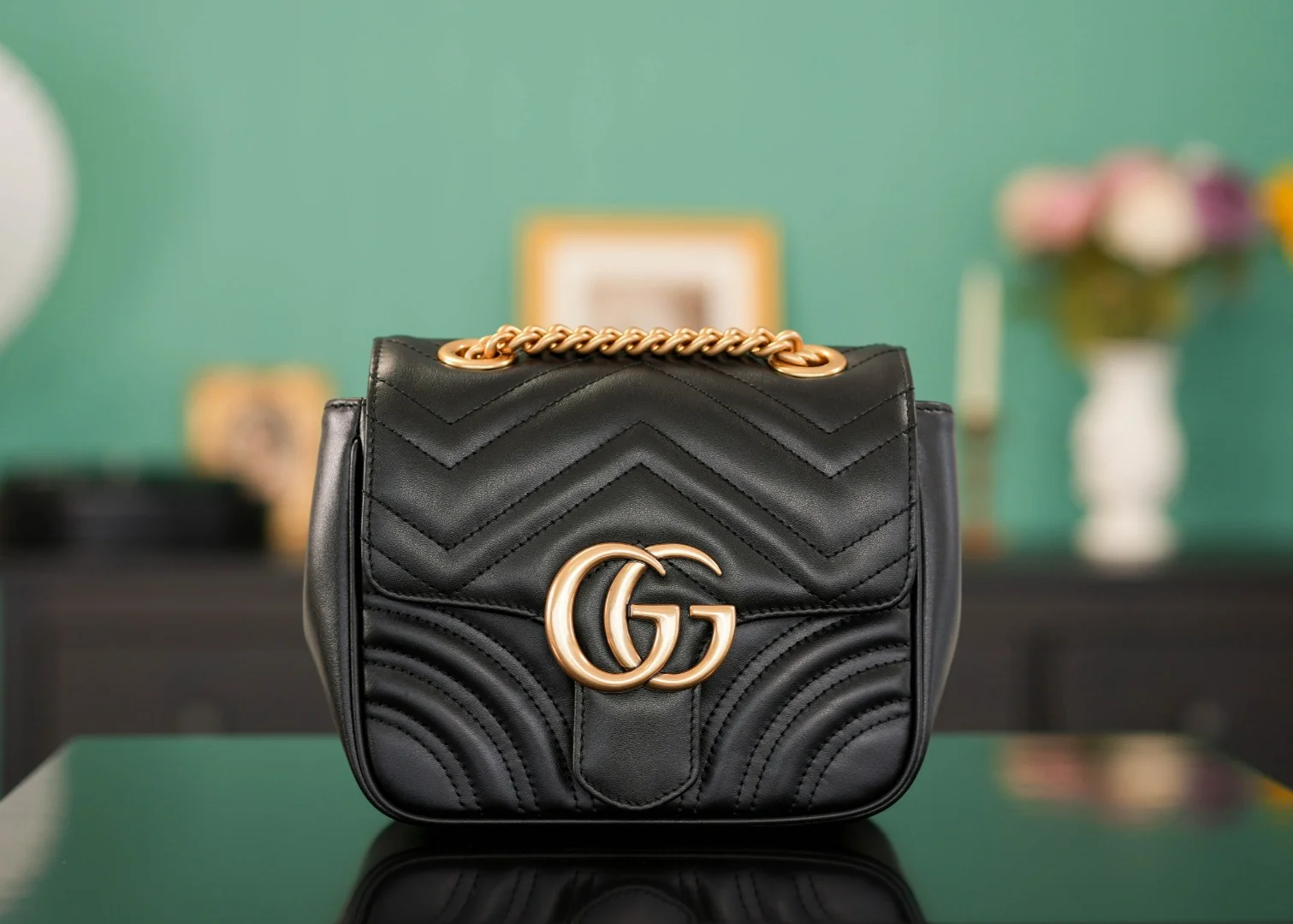 Gucci GG Marmont Quilted Mini Shoulder Bag 739682 18x15x8 cm - description_image1