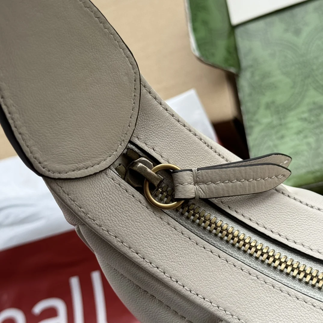 Gucci GG Marmont Half-Moon Mini Bag 21x16x5 cm Gucci GG Marmont Half-Moon Mini Bag 21x16x5 cm - description_image7