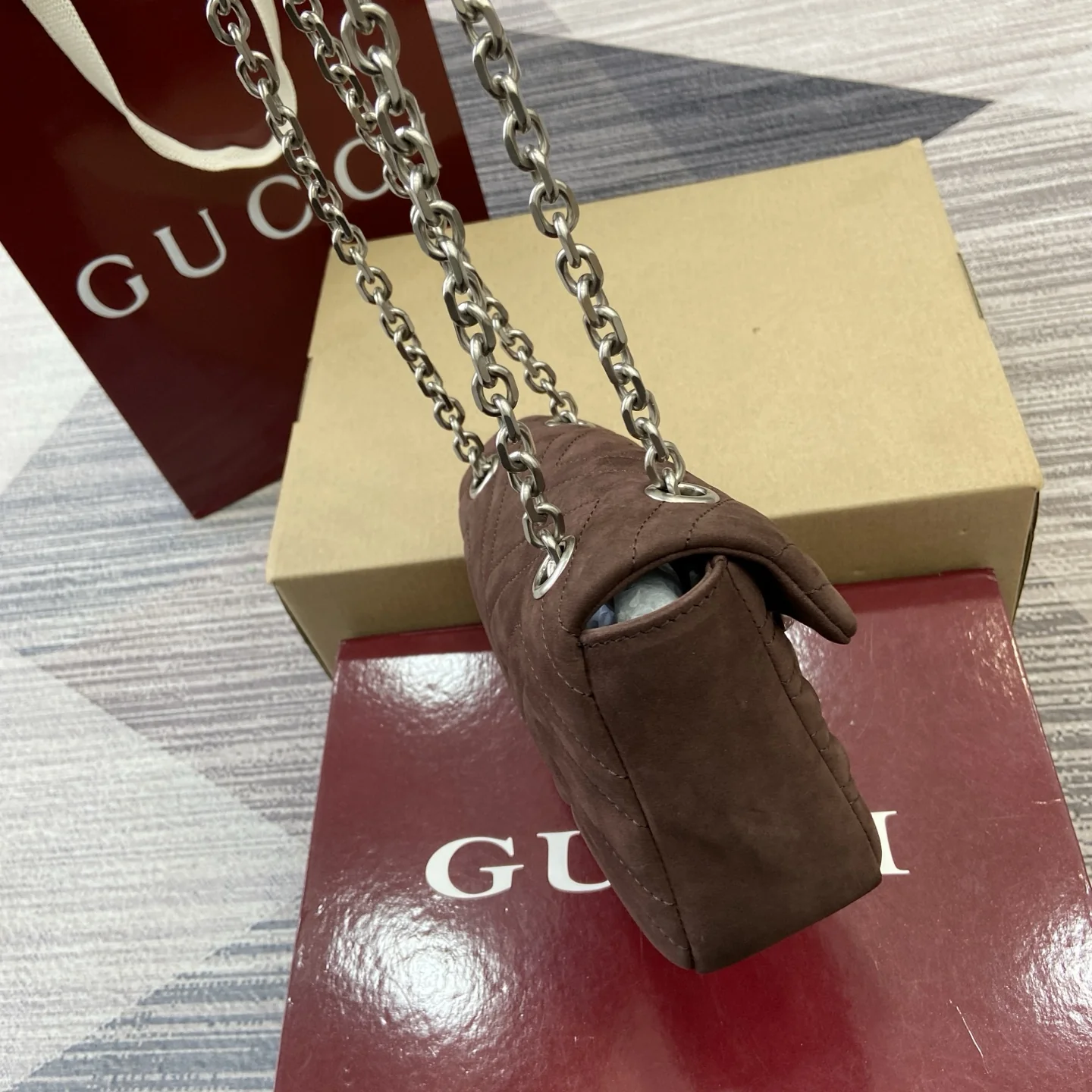 Gucci GG Marmont V-quilted Calf Leather Shoulder Bag 22 x 12.5 x 6 cm - description_image4