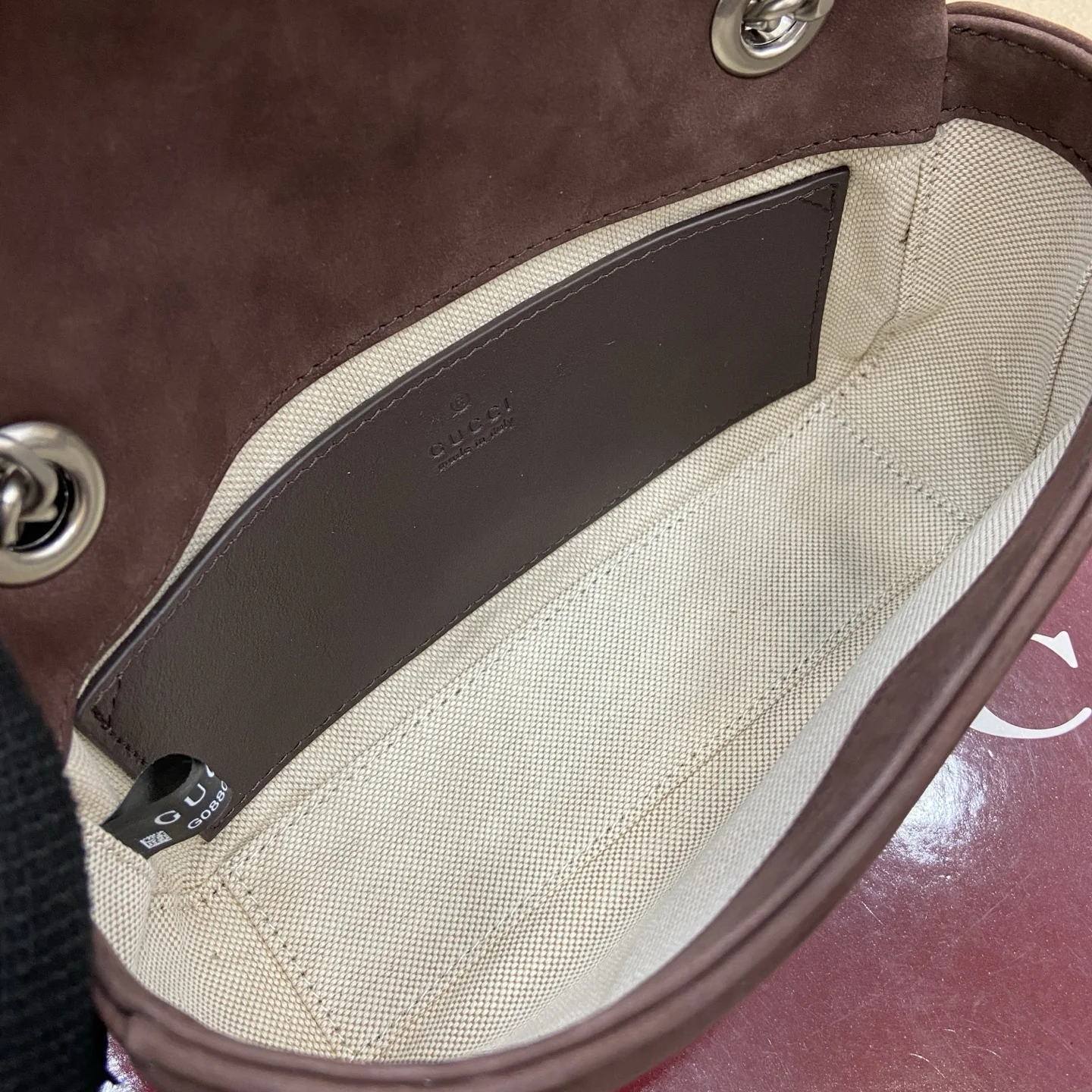 Gucci GG Marmont V-quilted Calf Leather Shoulder Bag 22 x 12.5 x 6 cm - description_image9