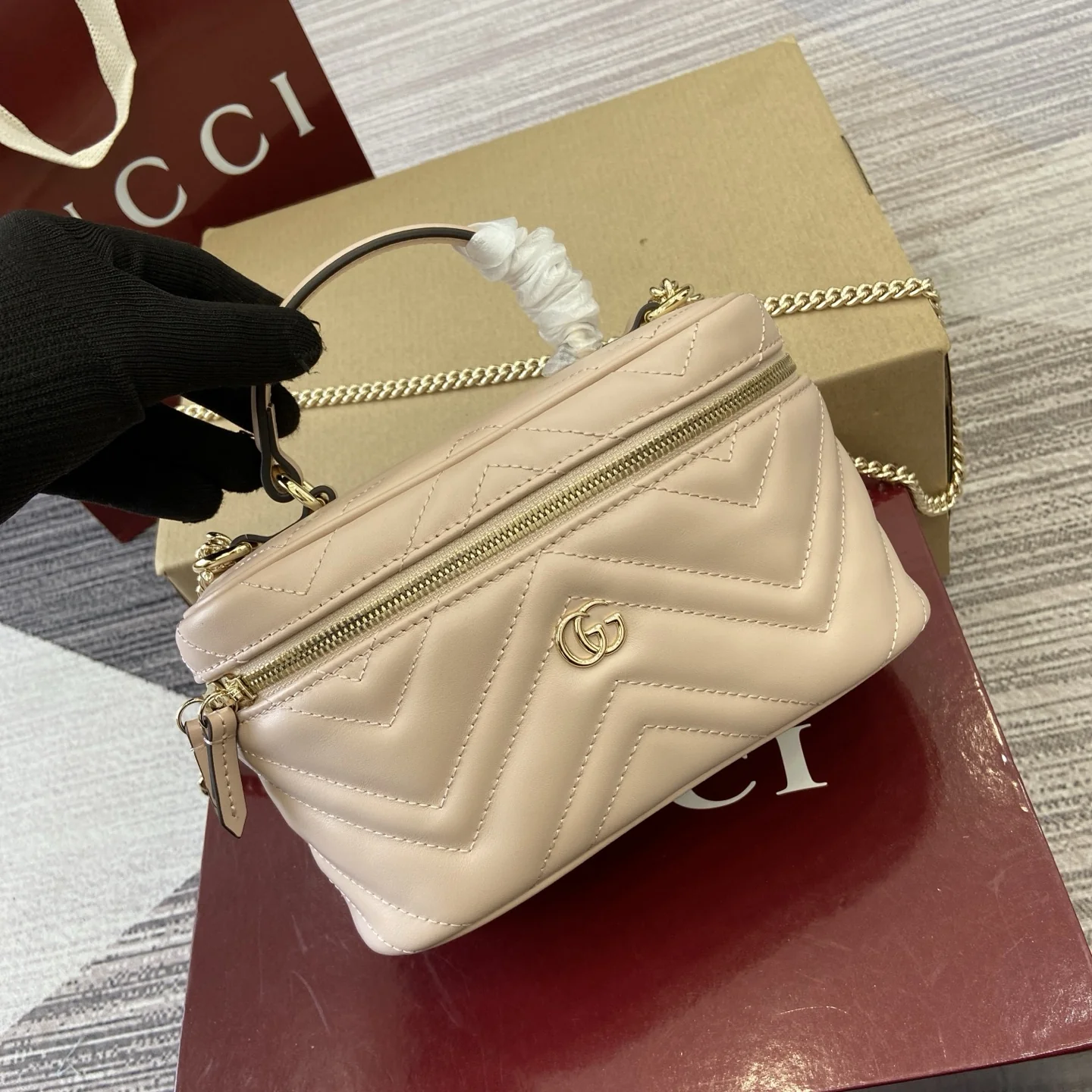 Gucci GG Marmont Chain Cosmetic Bag 19cm x 11.5cm x 9cm - description_image1