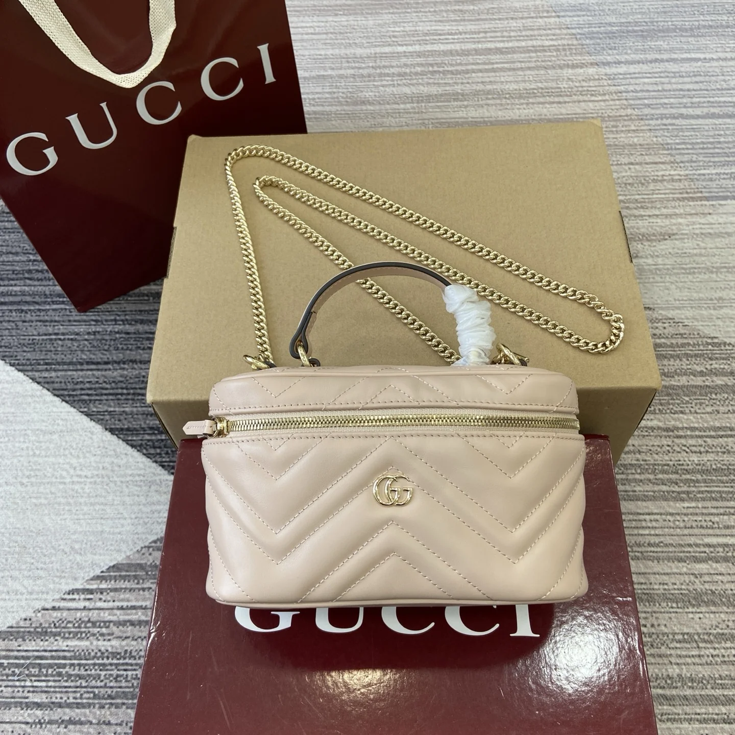 Gucci GG Marmont Chain Cosmetic Bag 19cm x 11.5cm x 9cm - description_image2