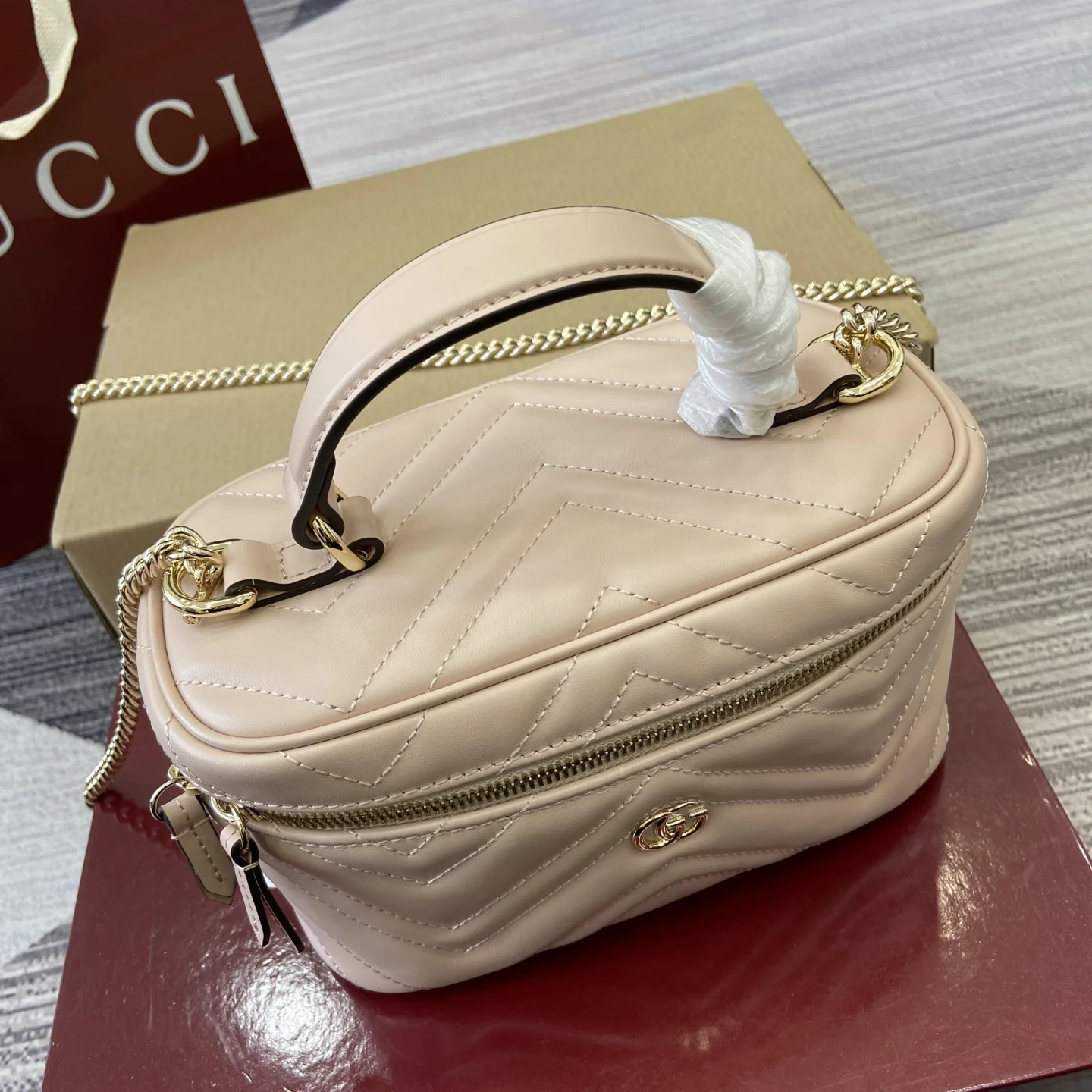 Gucci GG Marmont Chain Cosmetic Bag 19cm x 11.5cm x 9cm - description_image5