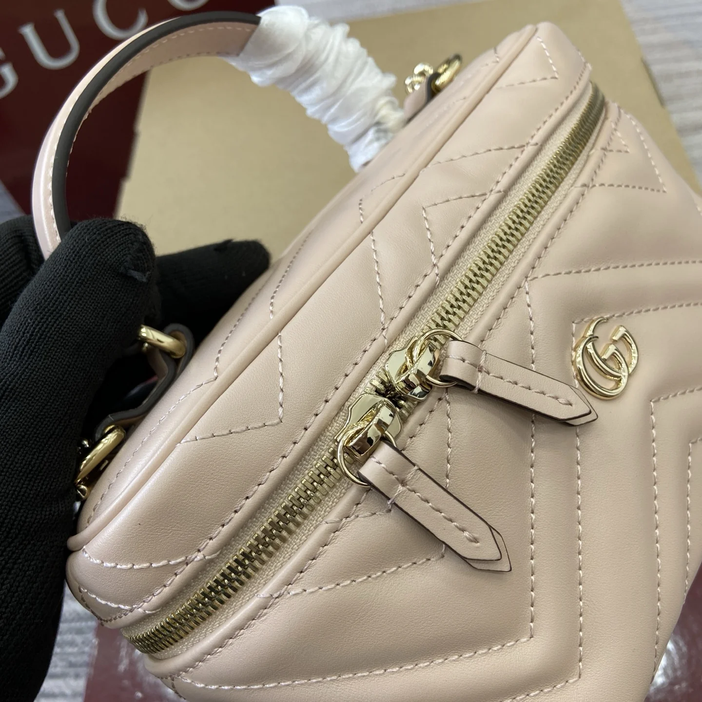 Gucci GG Marmont Chain Cosmetic Bag 19cm x 11.5cm x 9cm - description_image7