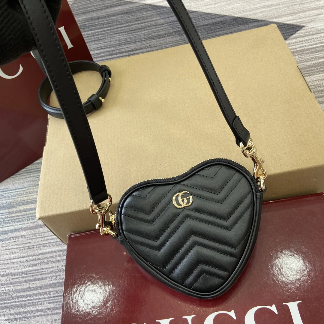 Gucci GG Marmont mini heart-shaped shoulder bag 13.5cm x 11.5cm x 2.5cm - description_image1