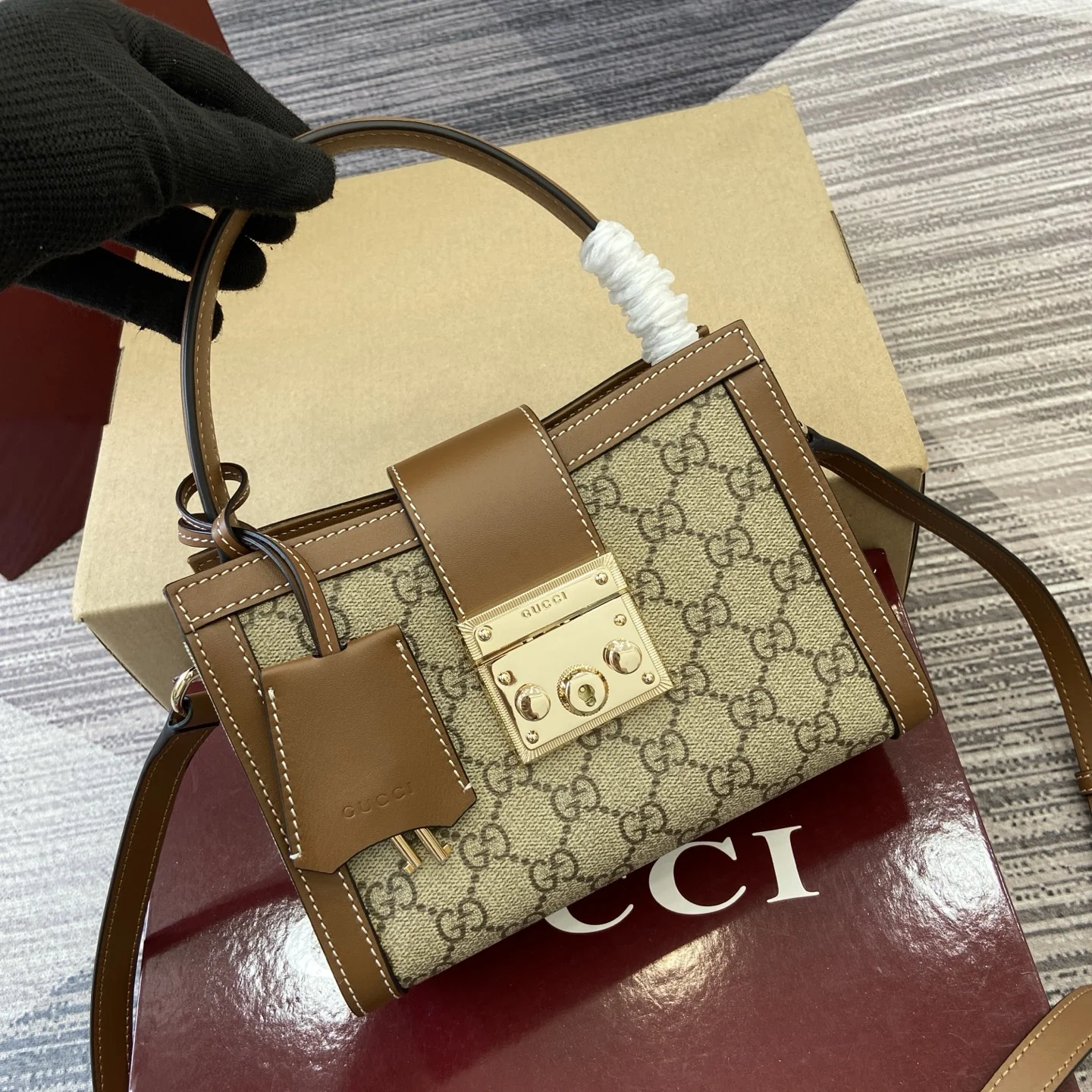 Gucci Padlock Top Handle and Crossbody Bag 20 x 13.5 x 8 cm - image1