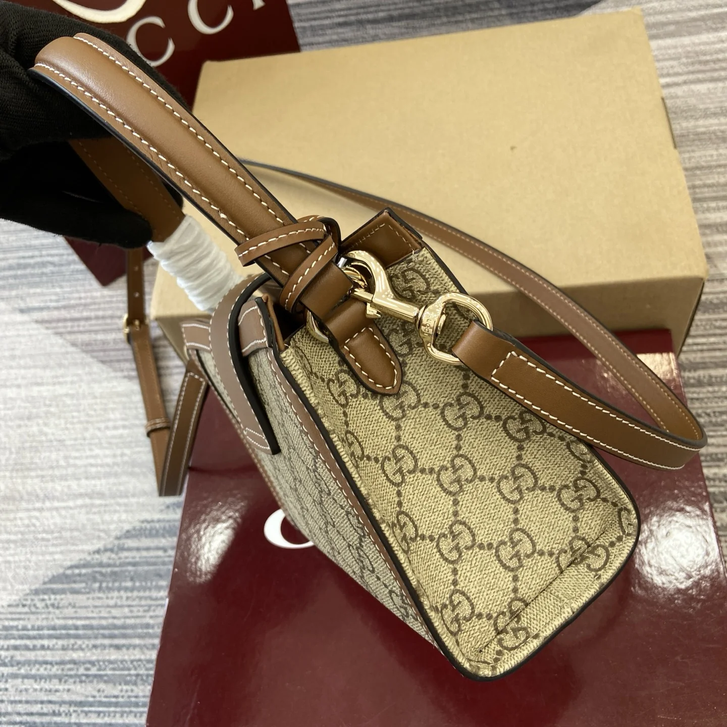 Gucci Padlock Top Handle and Crossbody Bag 20 x 13.5 x 8 cm - image4