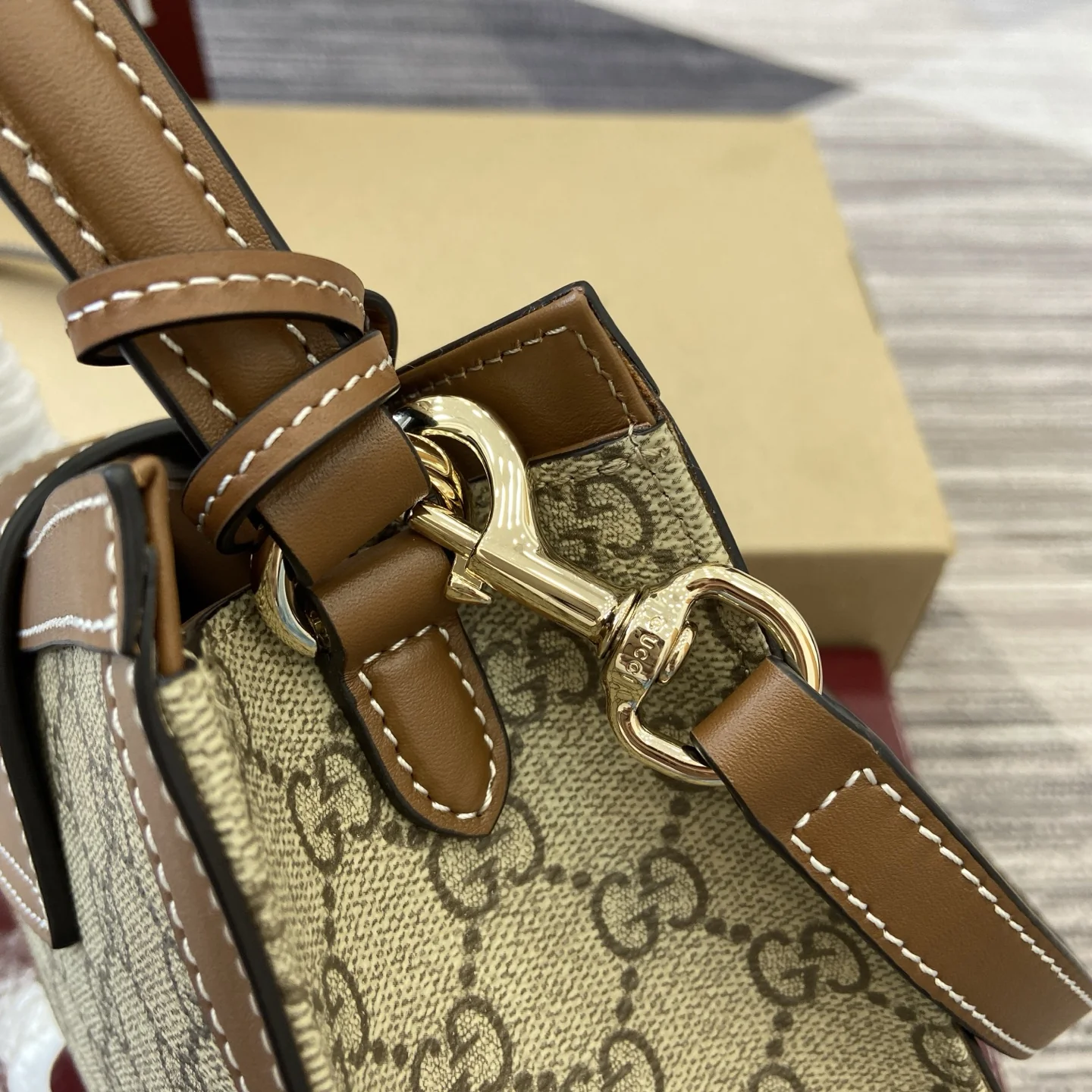 Gucci Padlock Top Handle and Crossbody Bag 20 x 13.5 x 8 cm - image5