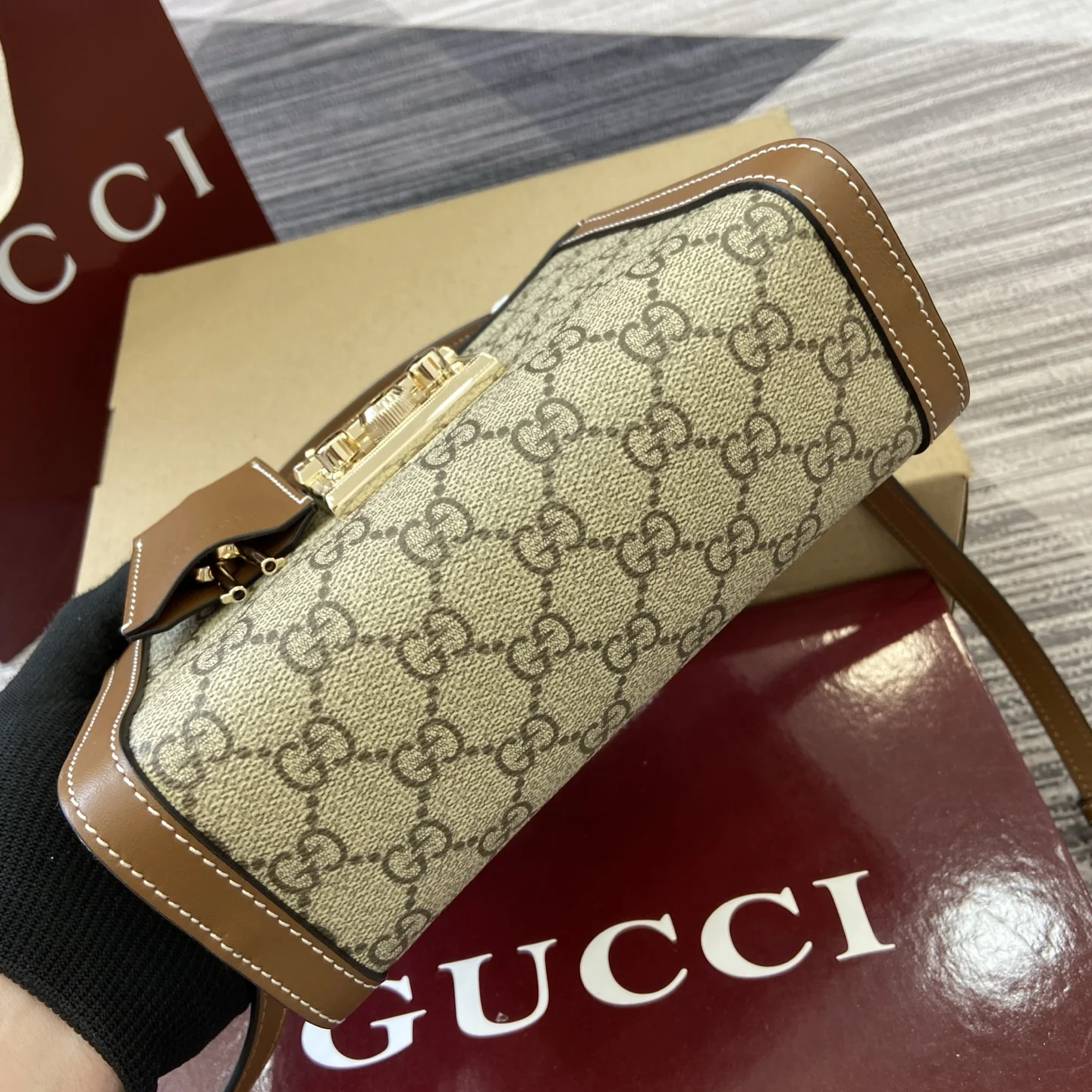 Gucci Padlock Top Handle and Crossbody Bag 20 x 13.5 x 8 cm - image8