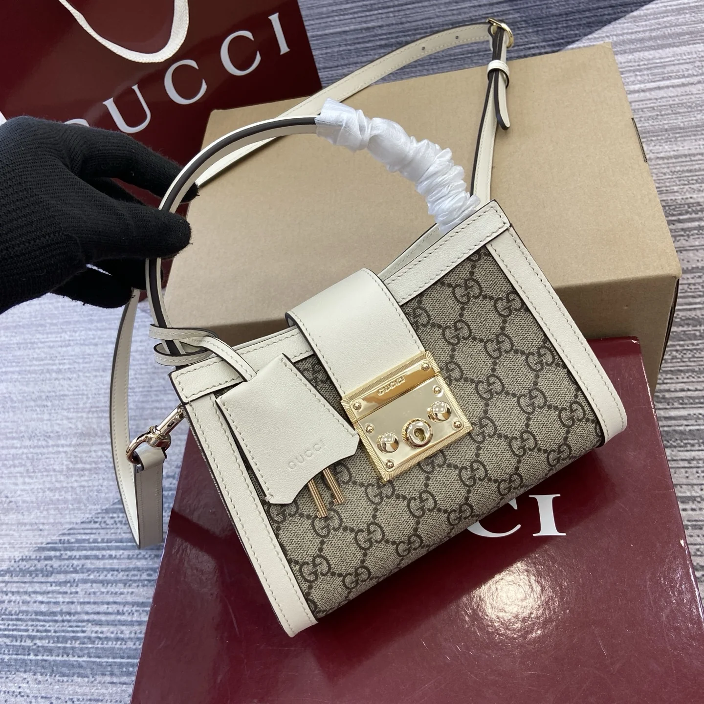 Gucci Padlock Top Handle and Crossbody Bag 841653 20 x 13.5 x 8 cm - image1