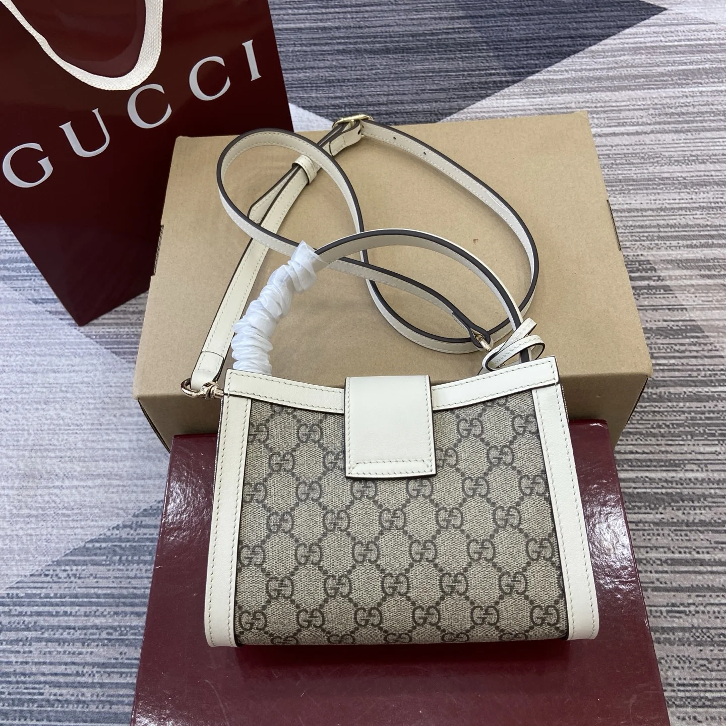 Gucci Padlock Top Handle and Crossbody Bag 841653 20 x 13.5 x 8 cm - image3