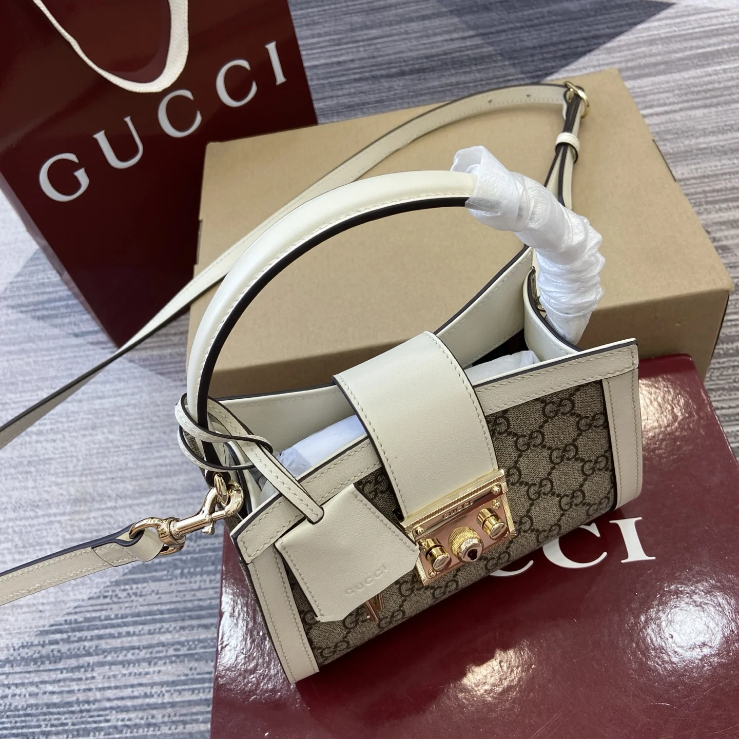 Gucci Padlock Top Handle and Crossbody Bag 841653 20 x 13.5 x 8 cm - image5