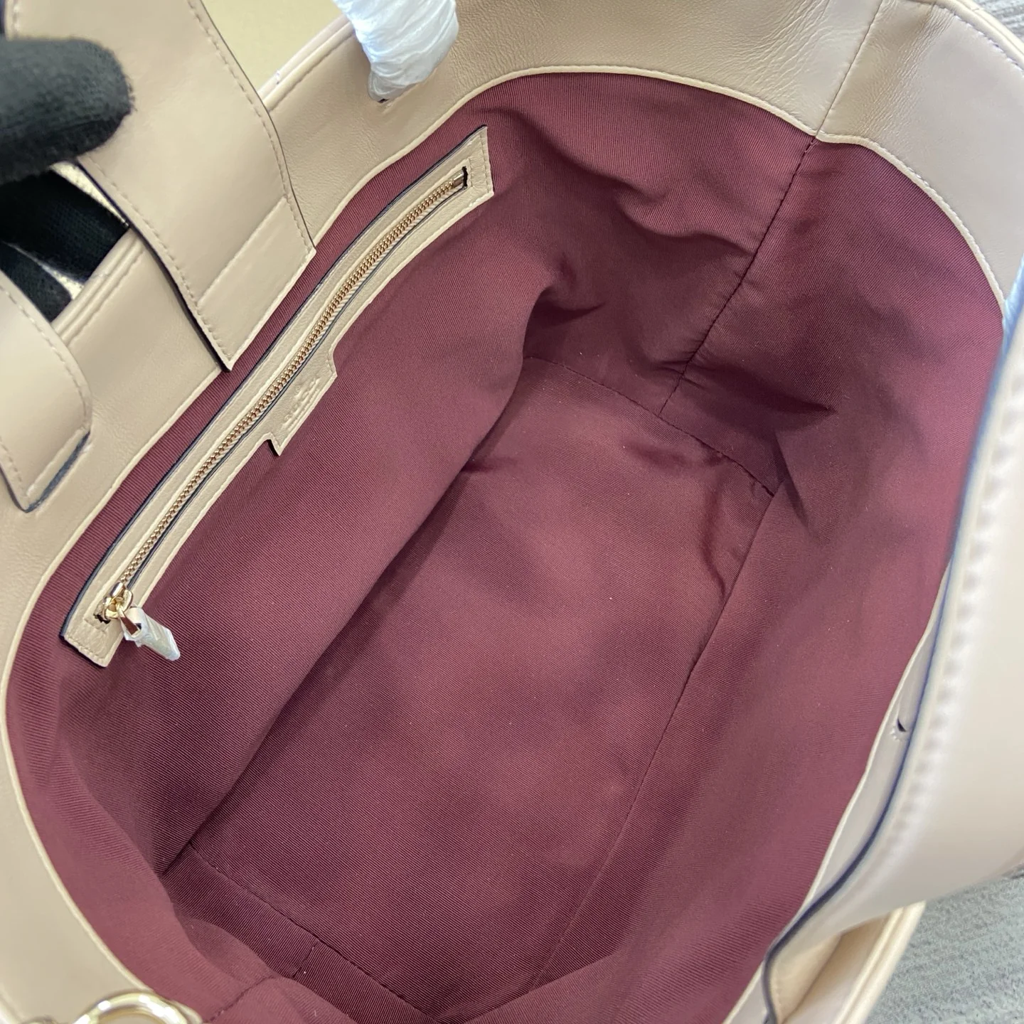 Gucci GG Marmont Convertible Tote Bag 28 x 24 x 16 cm - description_image8