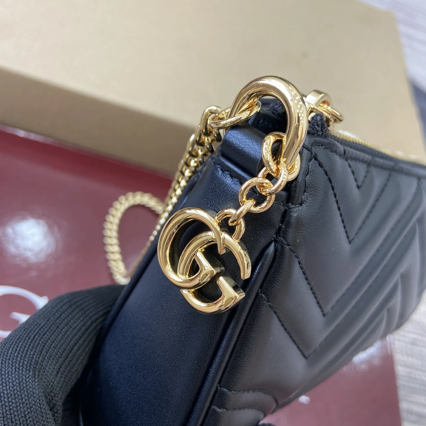 Gucci GG Marmont Small Shoulder Bag 20 x 18 x 11 x 3.5 cm - description_image6