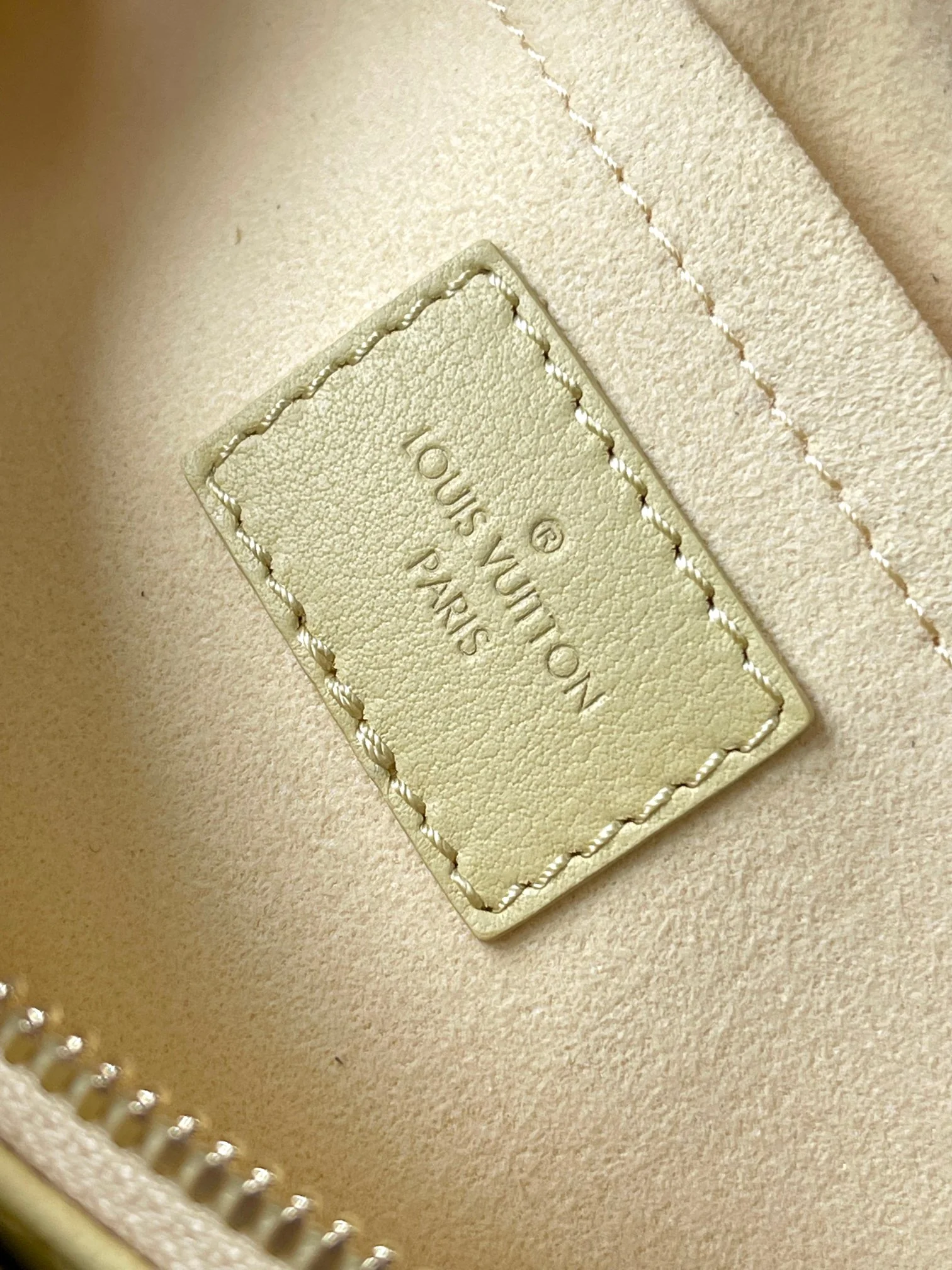 Louisvuitton OnTheGo East West Handbag M11273 25x13x10cm - description_image9