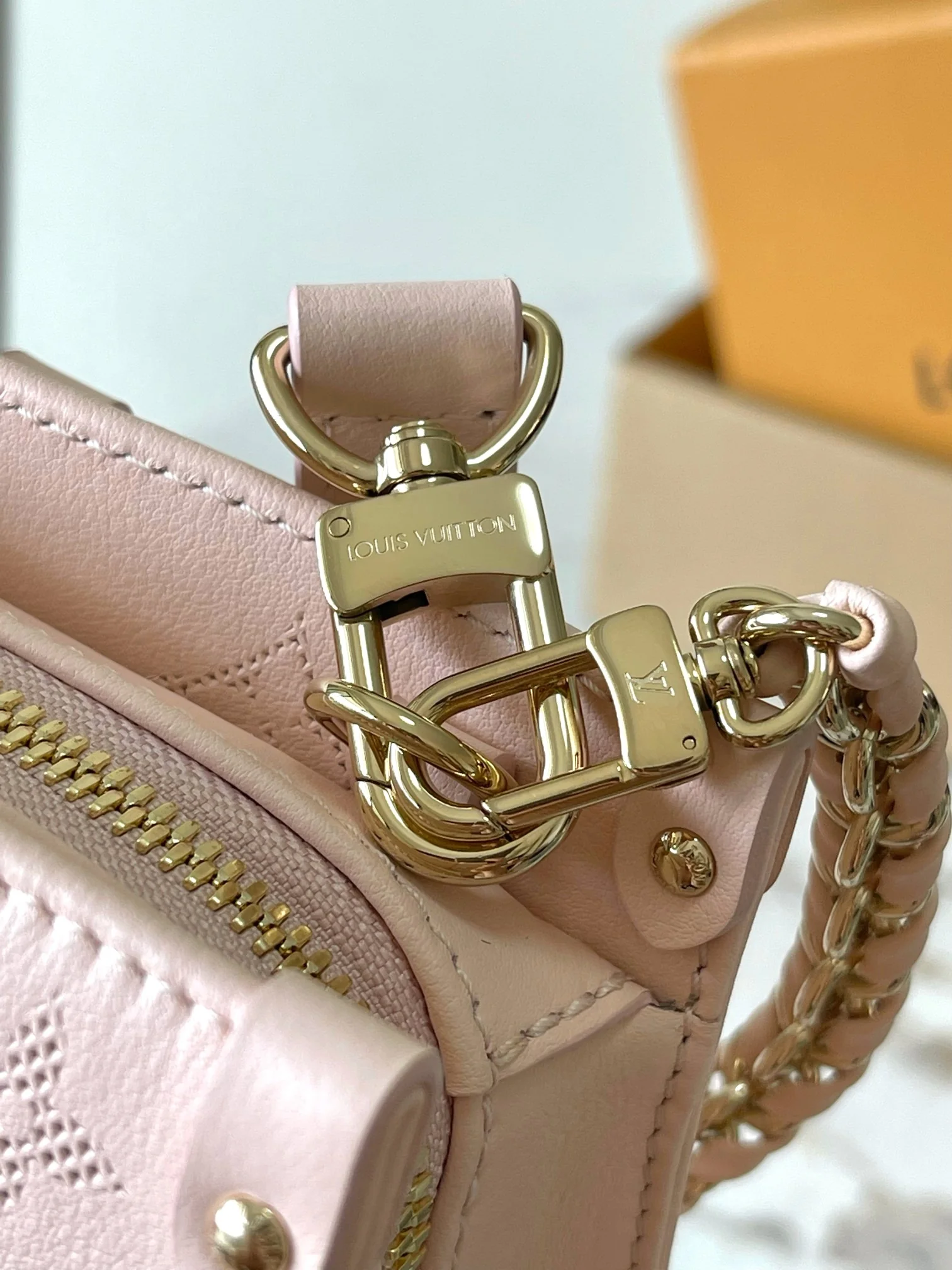 Louisvuitton OnTheGo East West Handbag M11274 25x13x10 cm - description_image6