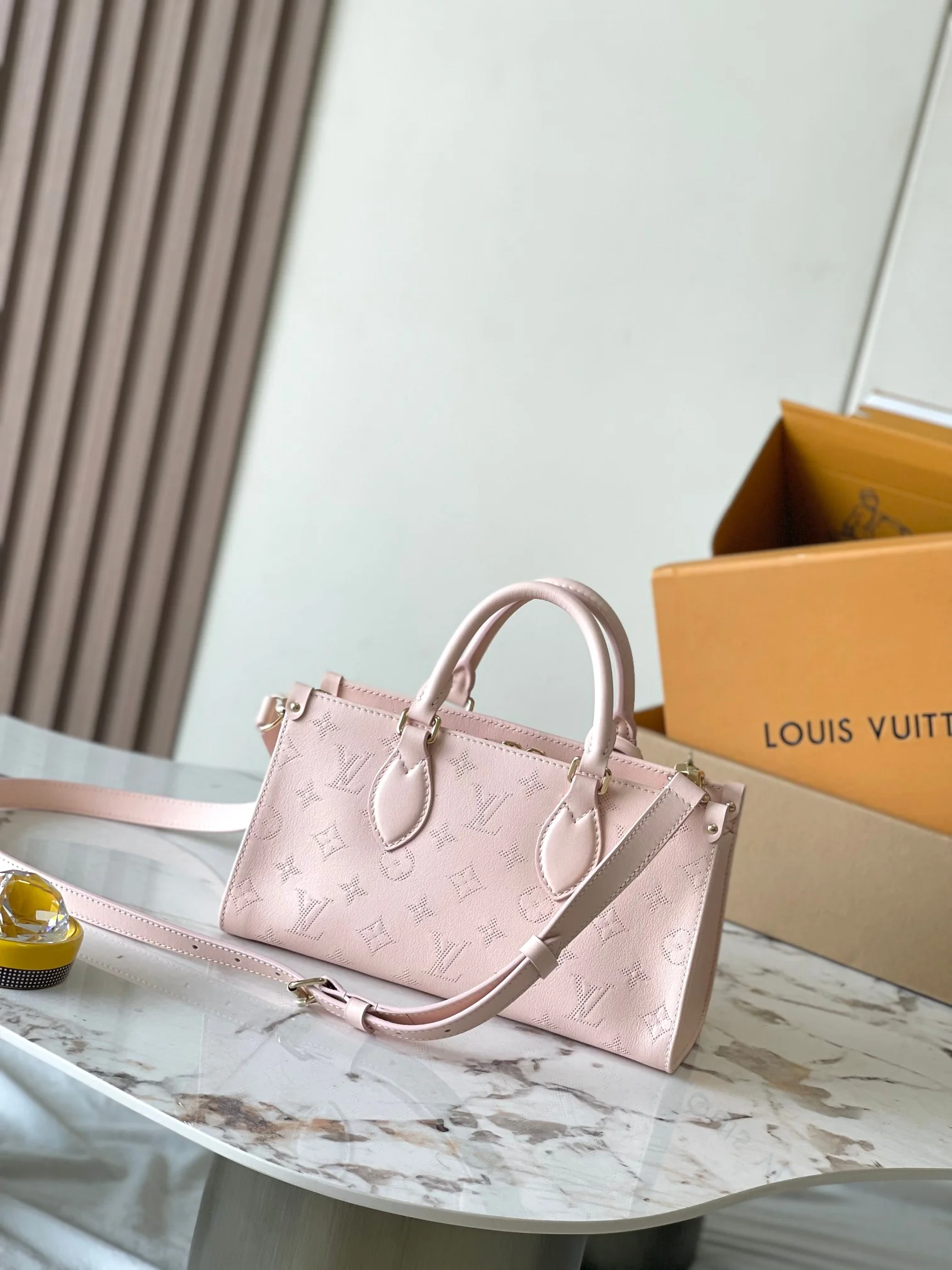Louisvuitton OnTheGo East West Handbag M11274 25x13x10 cm - description_image3