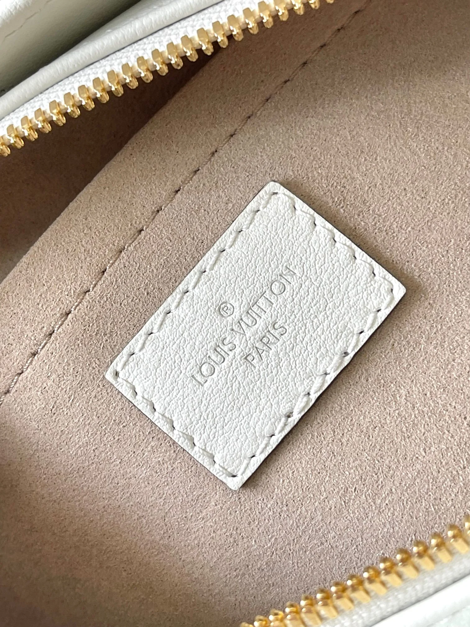 Louisvuitton OnTheGo East West Handbag M11274 25x13x10 cm - description_image9