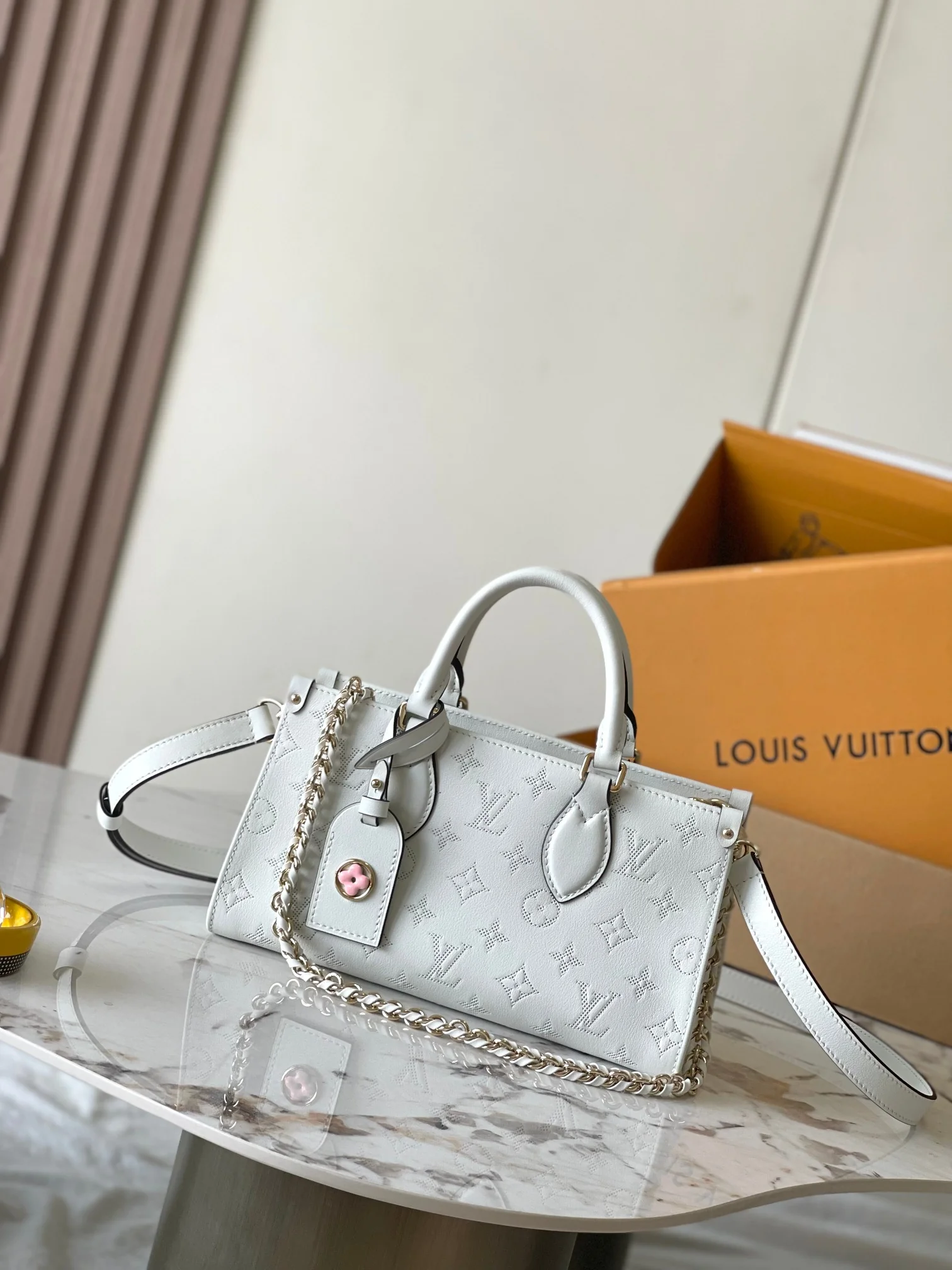 Louisvuitton OnTheGo East West Handbag M11274 25x13x10 cm - description_image1