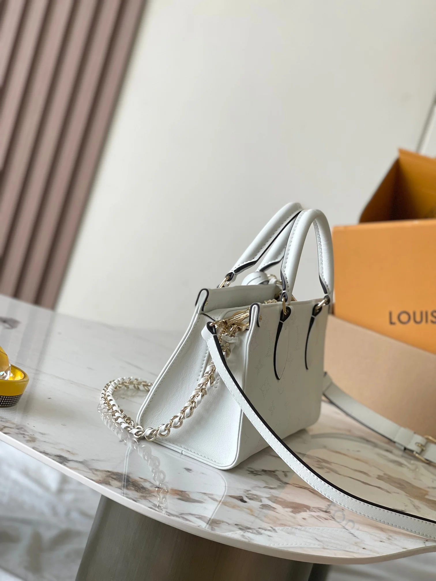 Louisvuitton OnTheGo East West Handbag M11274 25x13x10 cm - description_image2