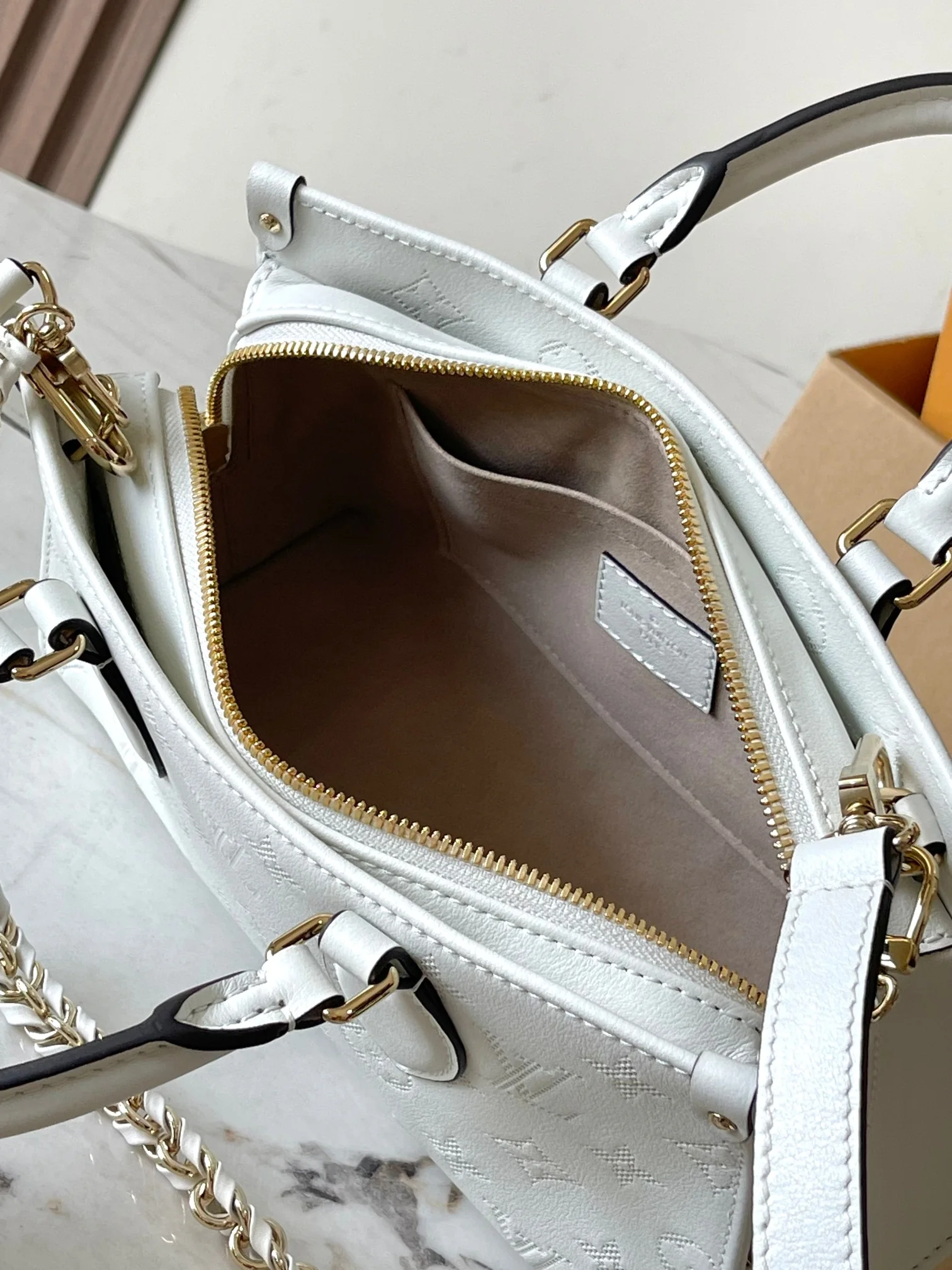 Louisvuitton OnTheGo East West Handbag M11274 25x13x10 cm - description_image8