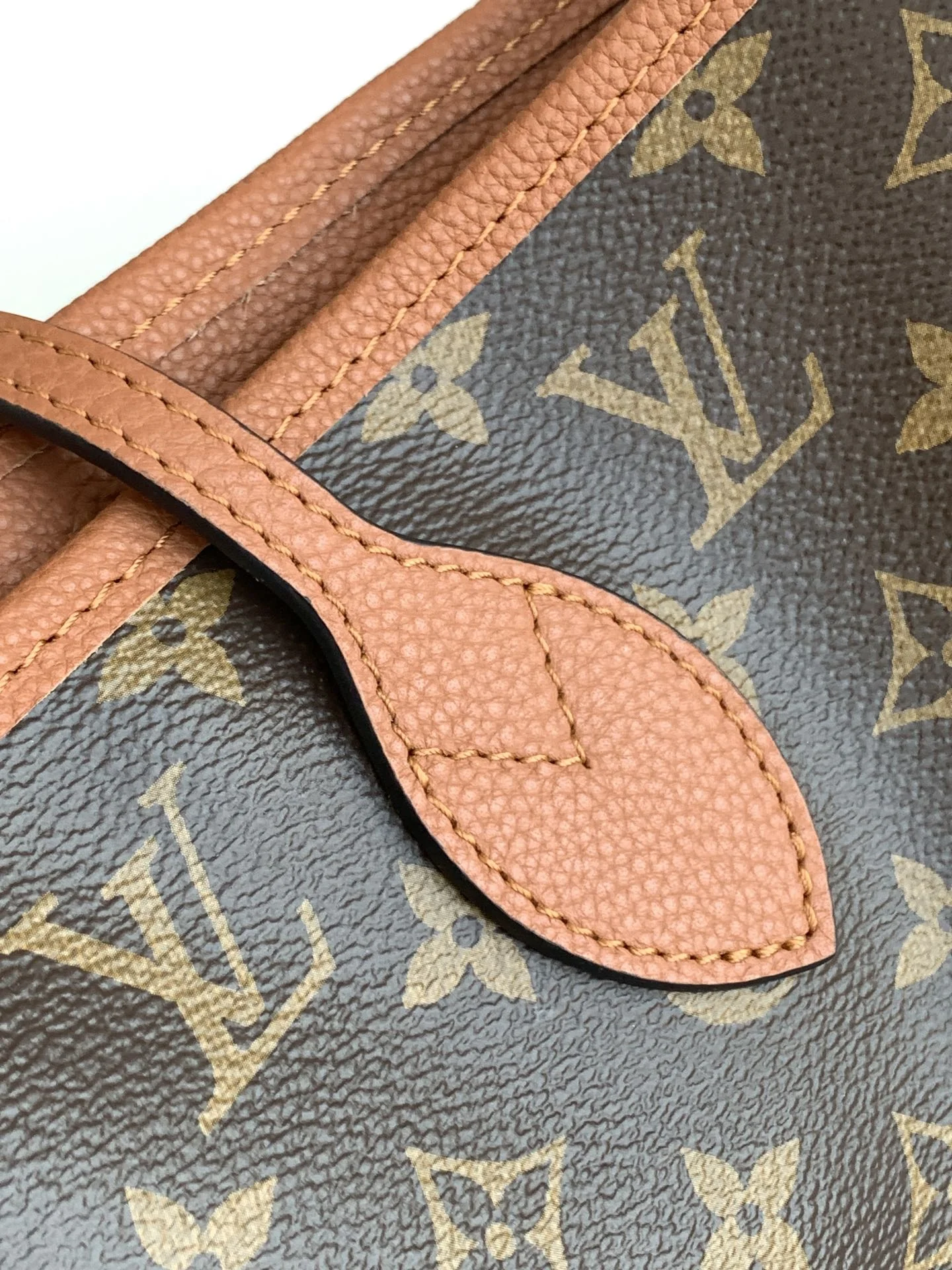 Louisvuitton Neverfull Inside Out Medium Handbag 31.0 x 28.0 x 14.0 cm Louisvuitton Neverfull Inside Out Medium Handbag 31.0 x 28.0 x 14.0 cm - description_image5