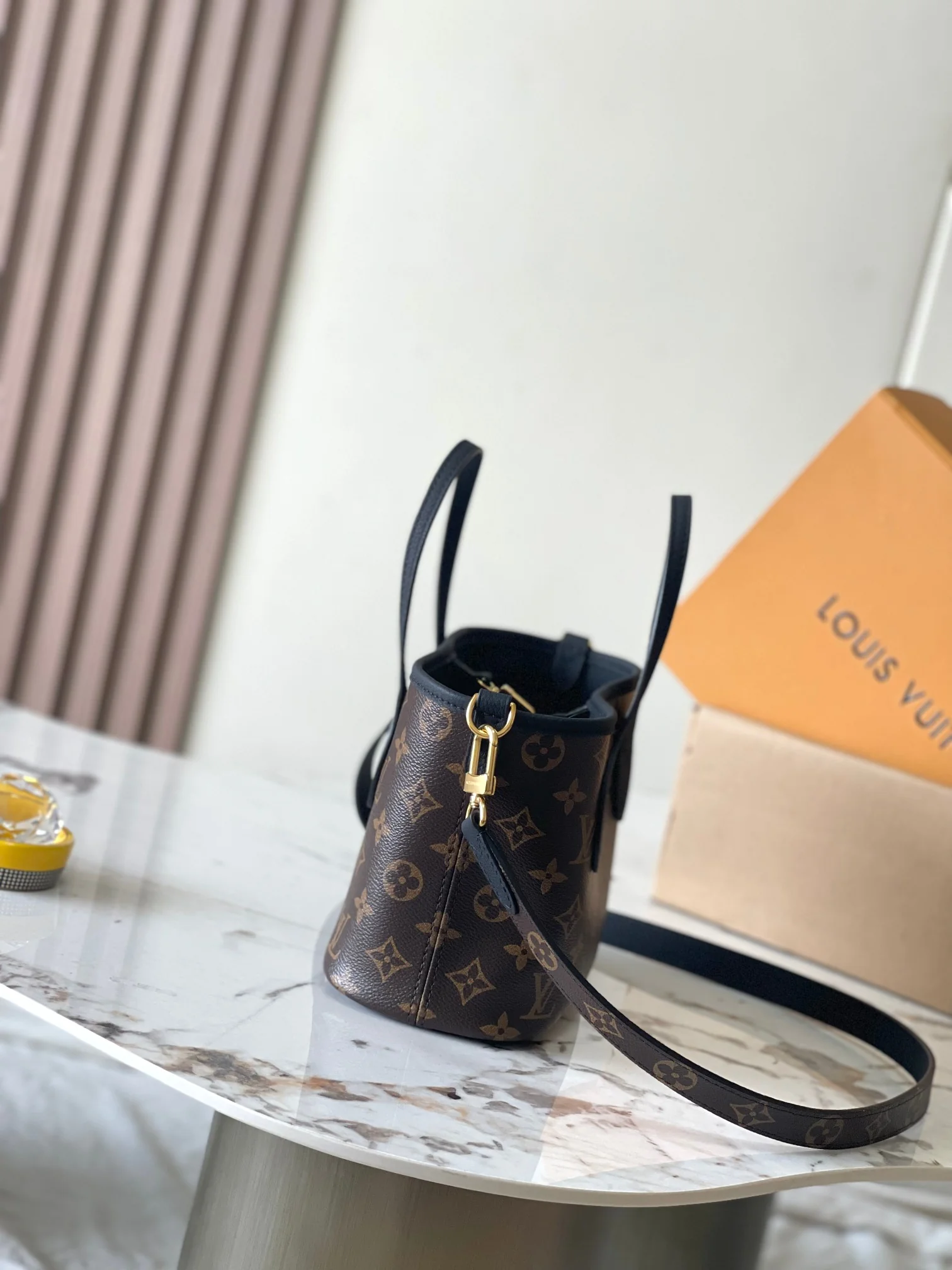 Louisvuitton Neverfull Bandouliere Inside Out BB Bag M12099 24x14x9 cm Louisvuitton Neverfull Bandouliere Inside Out BB Bag M12099 24x14x9 cm - description_image2