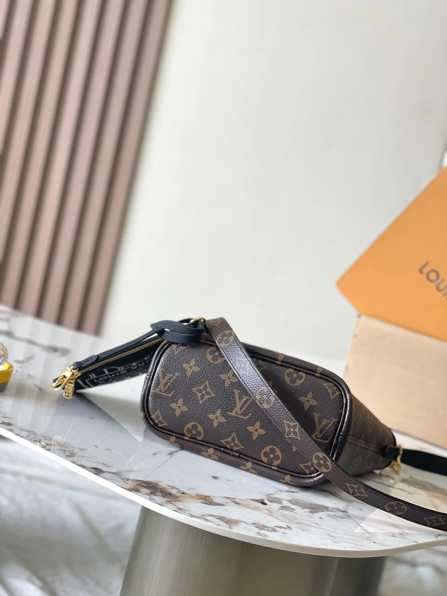 Louisvuitton Neverfull Bandouliere Inside Out BB Bag M12099 24x14x9 cm Louisvuitton Neverfull Bandouliere Inside Out BB Bag M12099 24x14x9 cm - description_image4