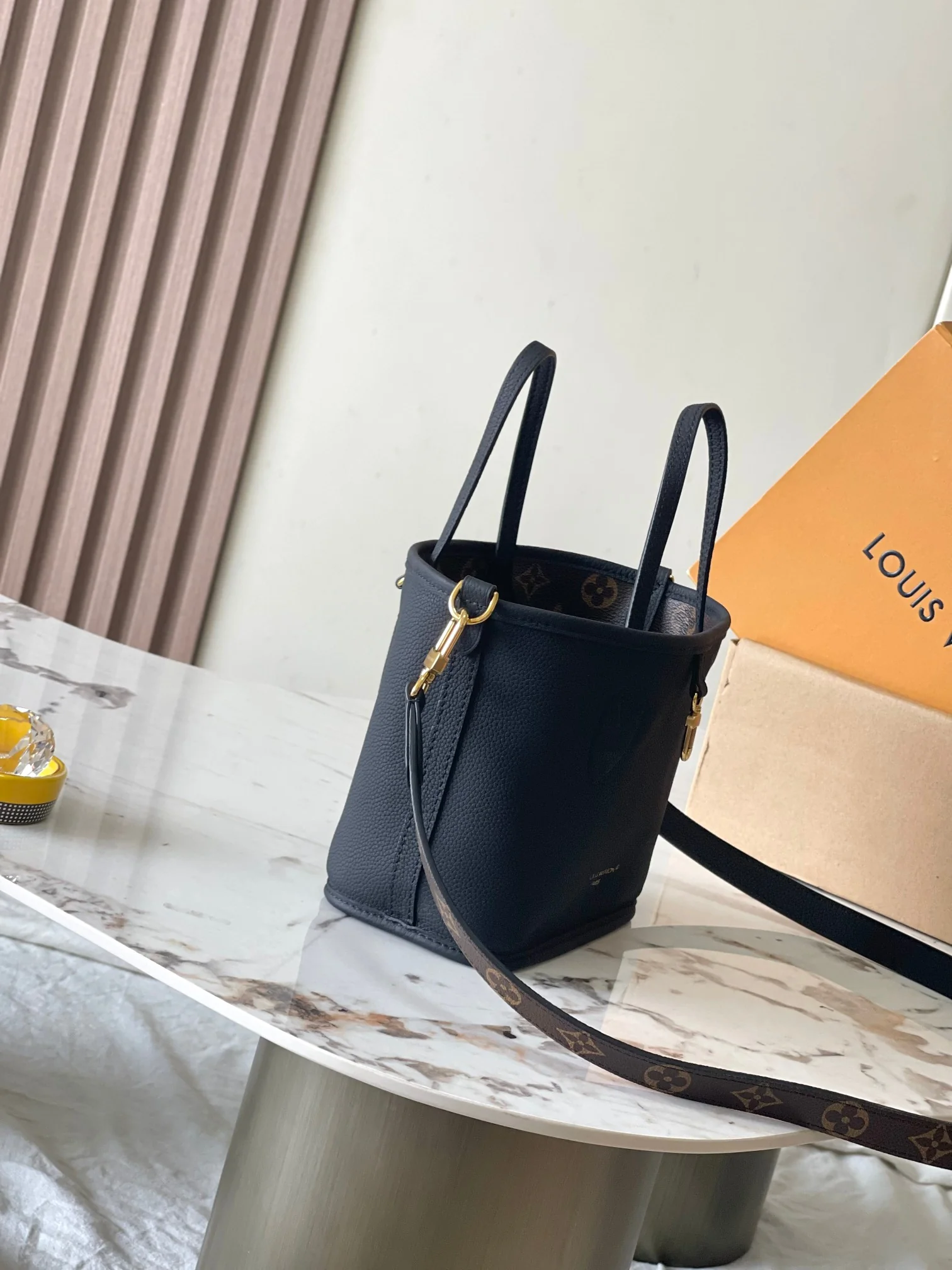 Louisvuitton Neverfull Bandouliere Inside Out BB Bag M12099 24x14x9 cm Louisvuitton Neverfull Bandouliere Inside Out BB Bag M12099 24x14x9 cm - description_image6