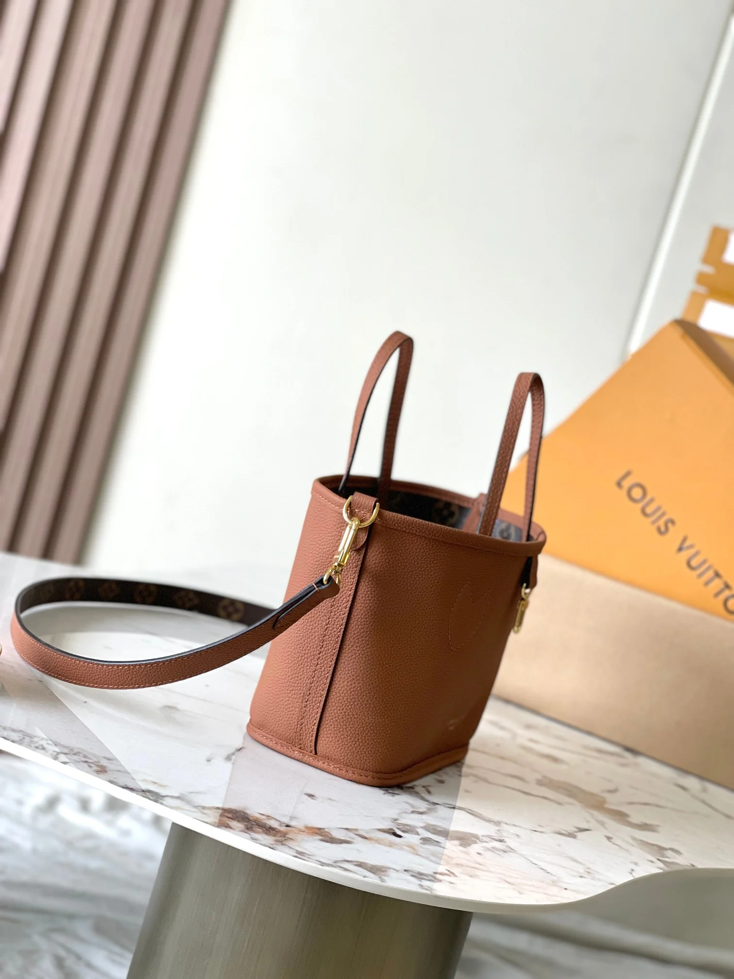 Louisvuitton Neverfull Bandouliere Inside Out BB M12102 24x14x9 cm - description_image3