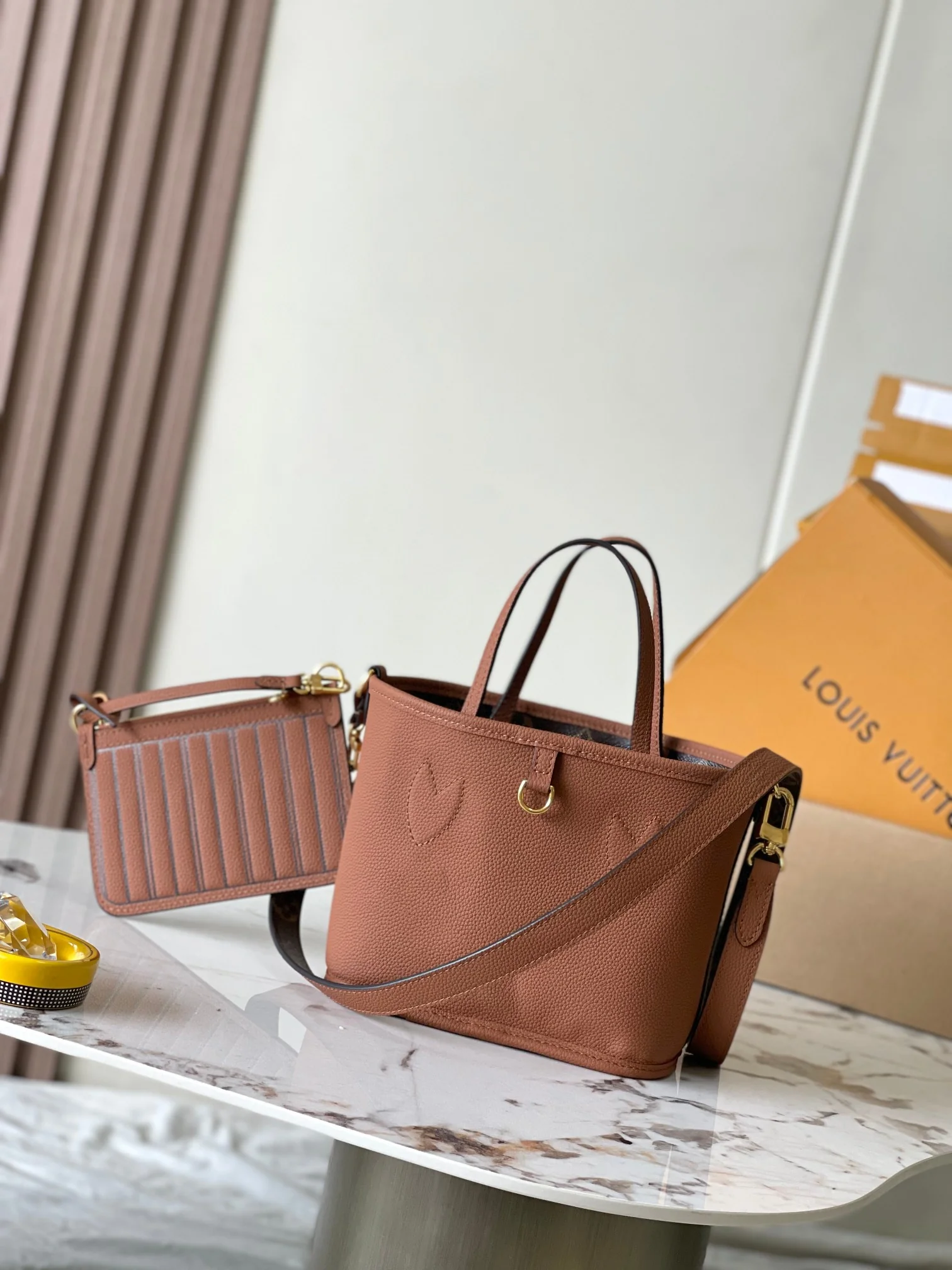 Louisvuitton Neverfull Bandouliere Inside Out BB M12102 24x14x9 cm - description_image4