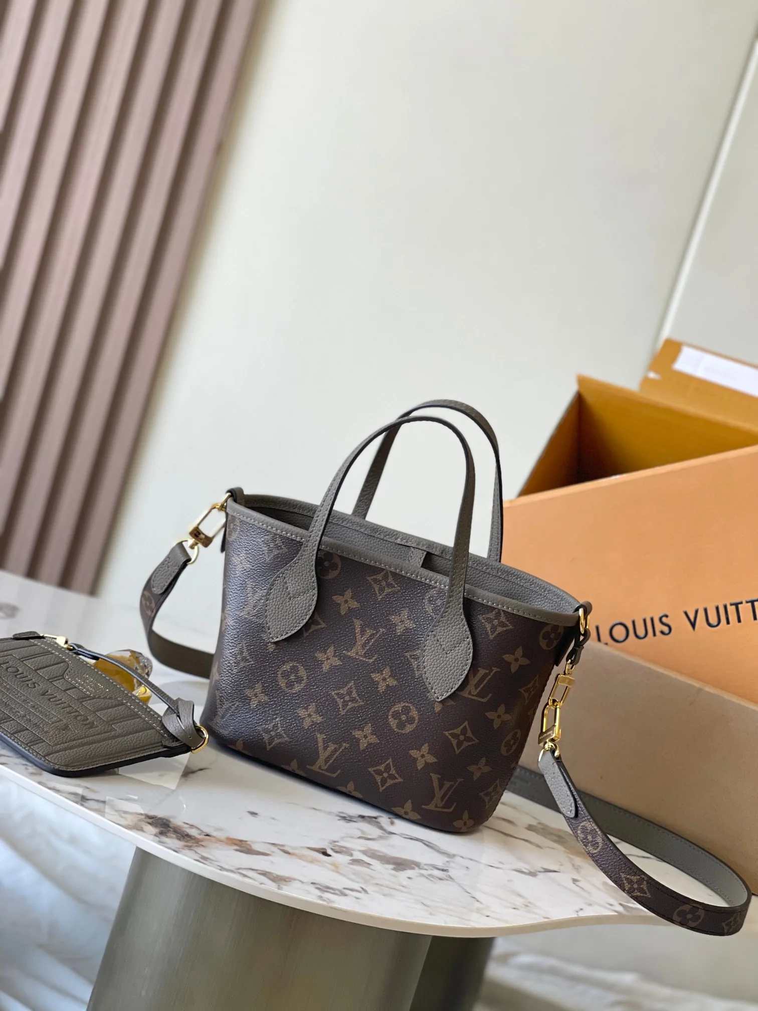 Louisvuitton Neverfull Bandouliere Inside Out BB M12109 24x14x9 cm - description_image1