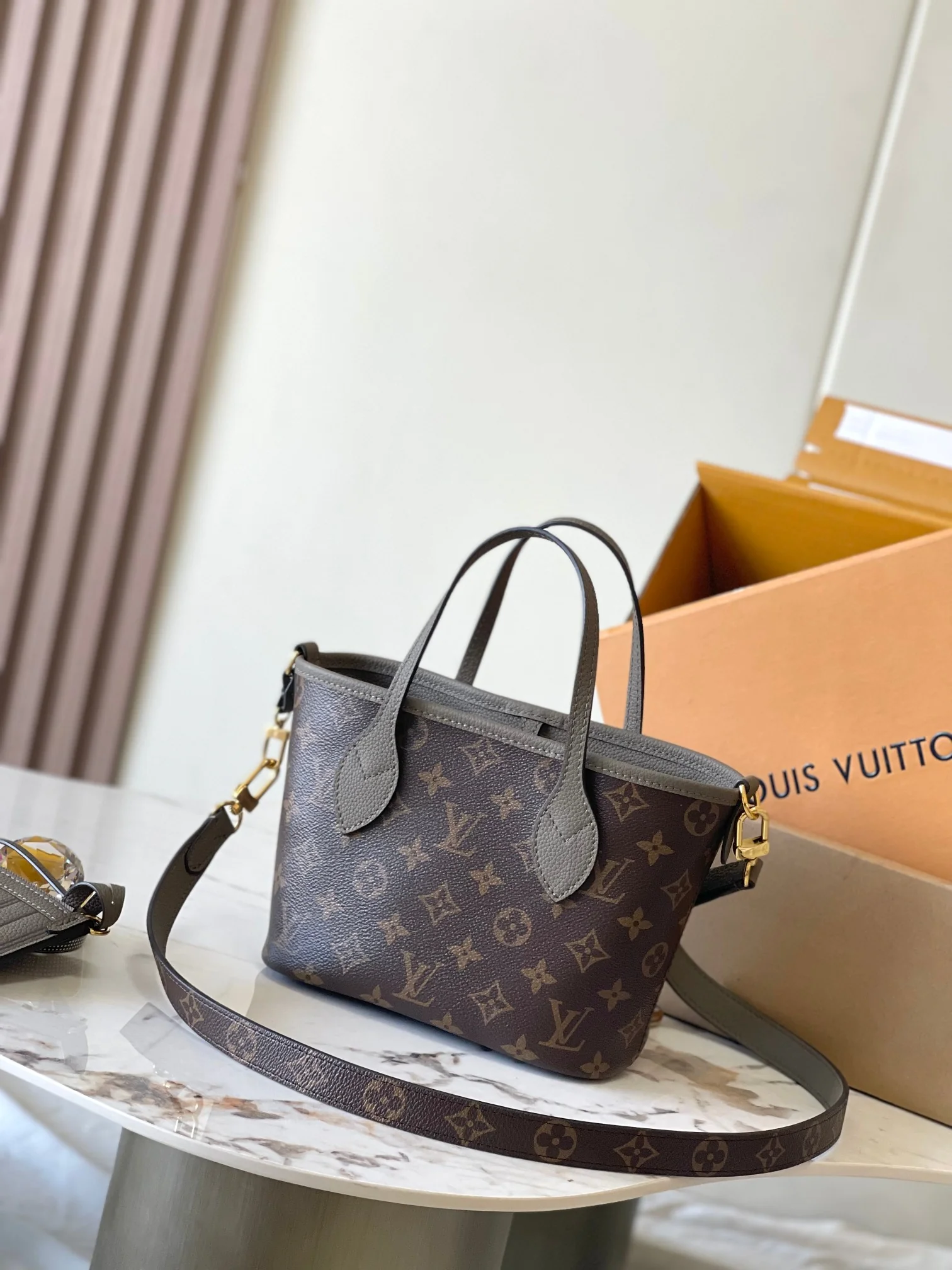 Louisvuitton Neverfull Bandouliere Inside Out BB M12109 24x14x9 cm - description_image2