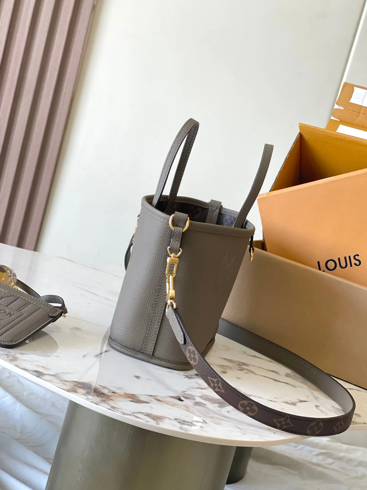 Louisvuitton Neverfull Bandouliere Inside Out BB M12109 24x14x9 cm - description_image3