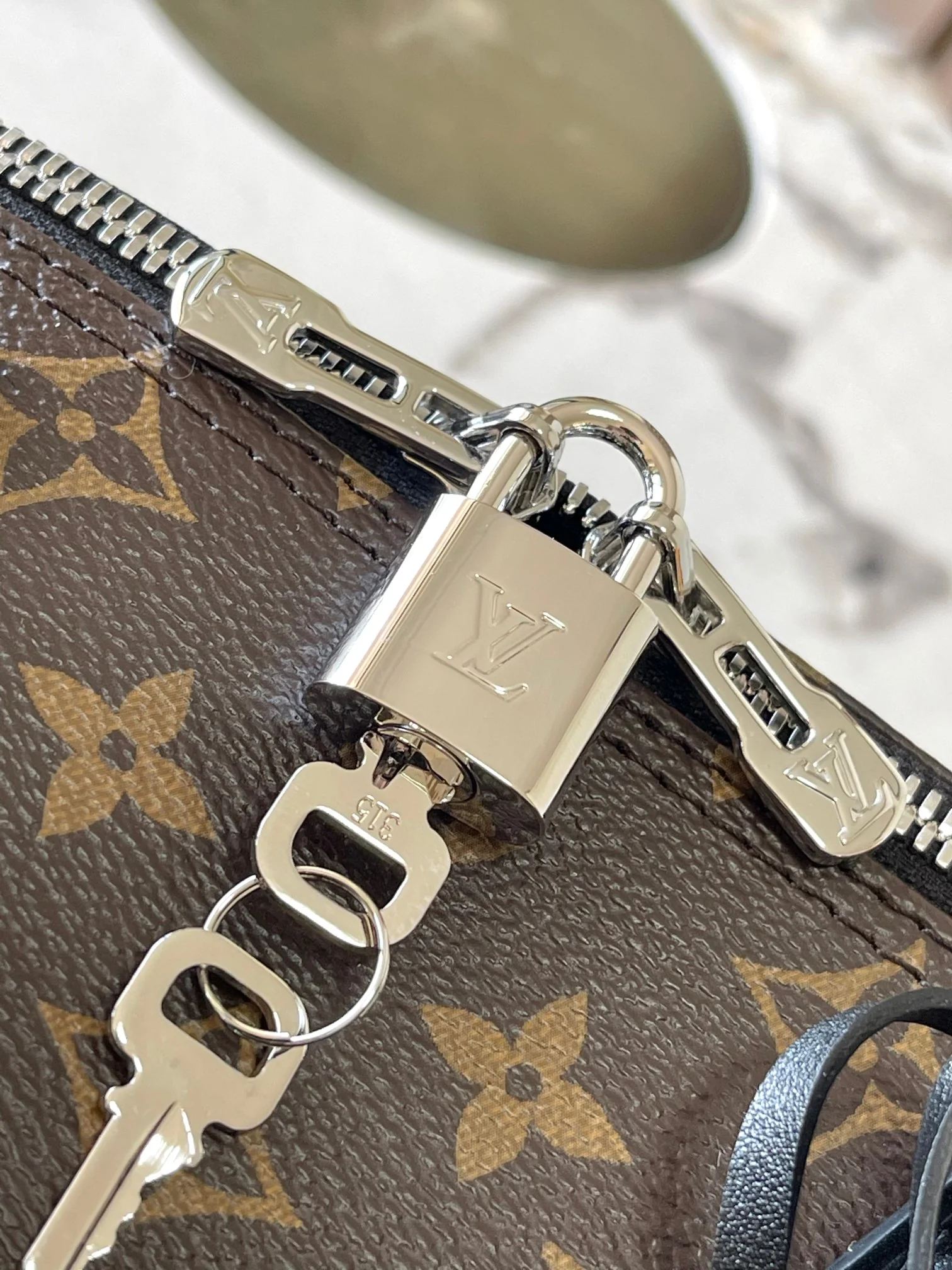 Louisvuitton Speedy Soft 30 M12243 30x21x17 cm - description_image6